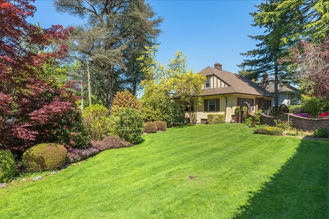 3439 Cedar Crescent
