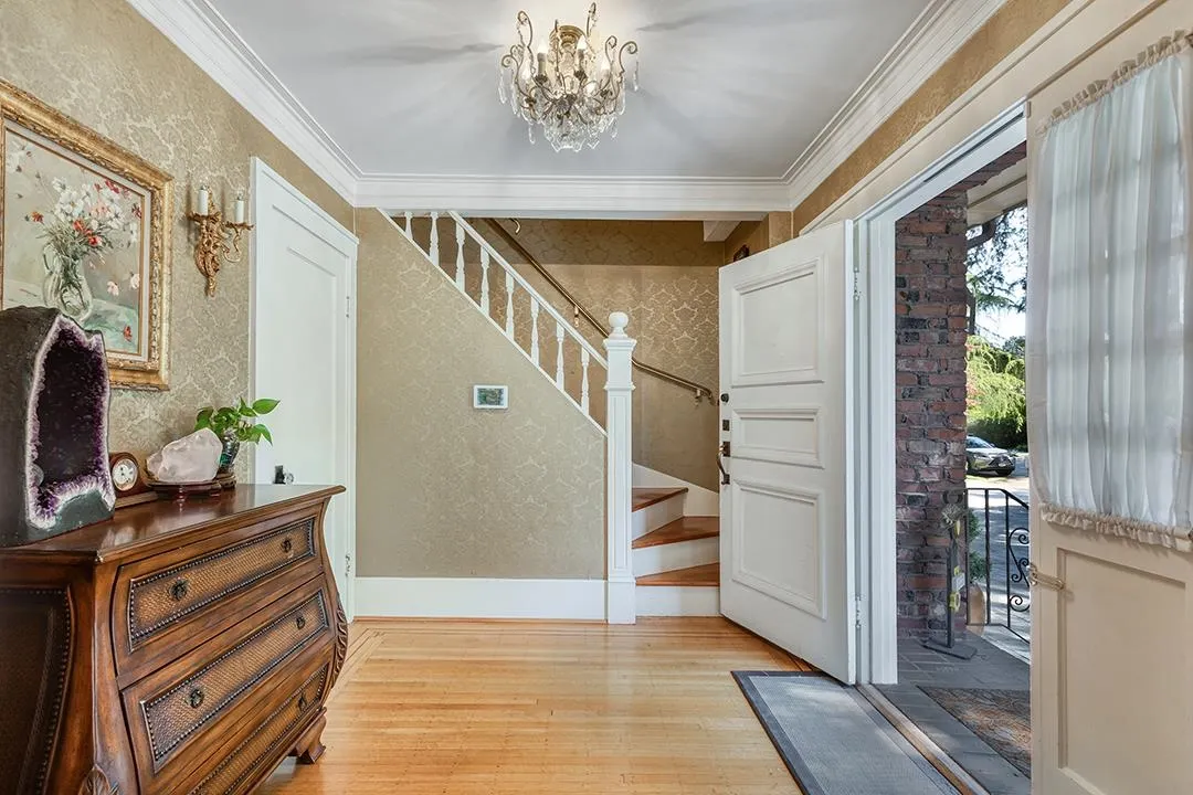 3439 Cedar Crescent