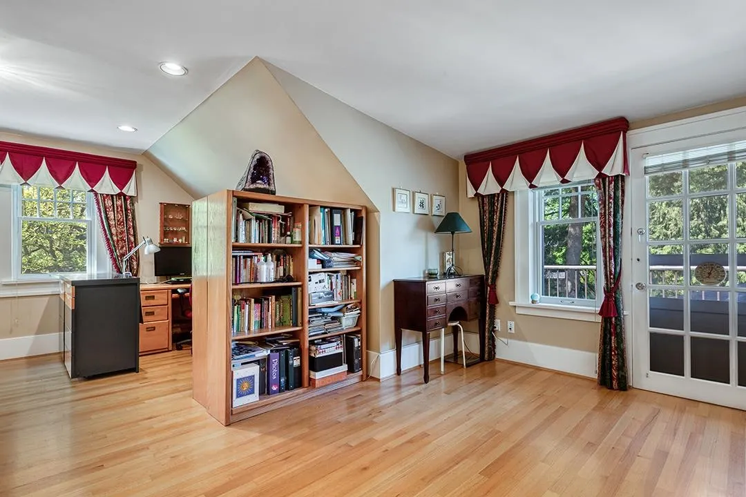 3439 Cedar Crescent