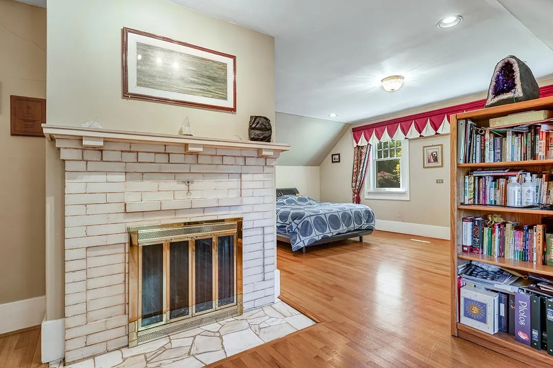 3439 Cedar Crescent