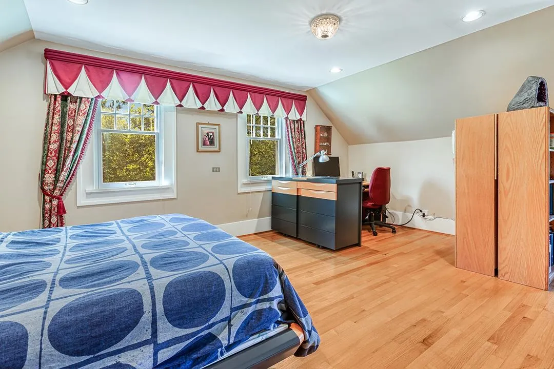 3439 Cedar Crescent
