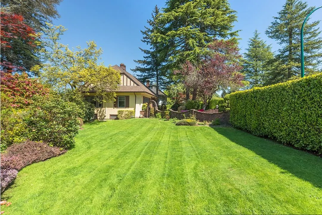 3439 Cedar Crescent