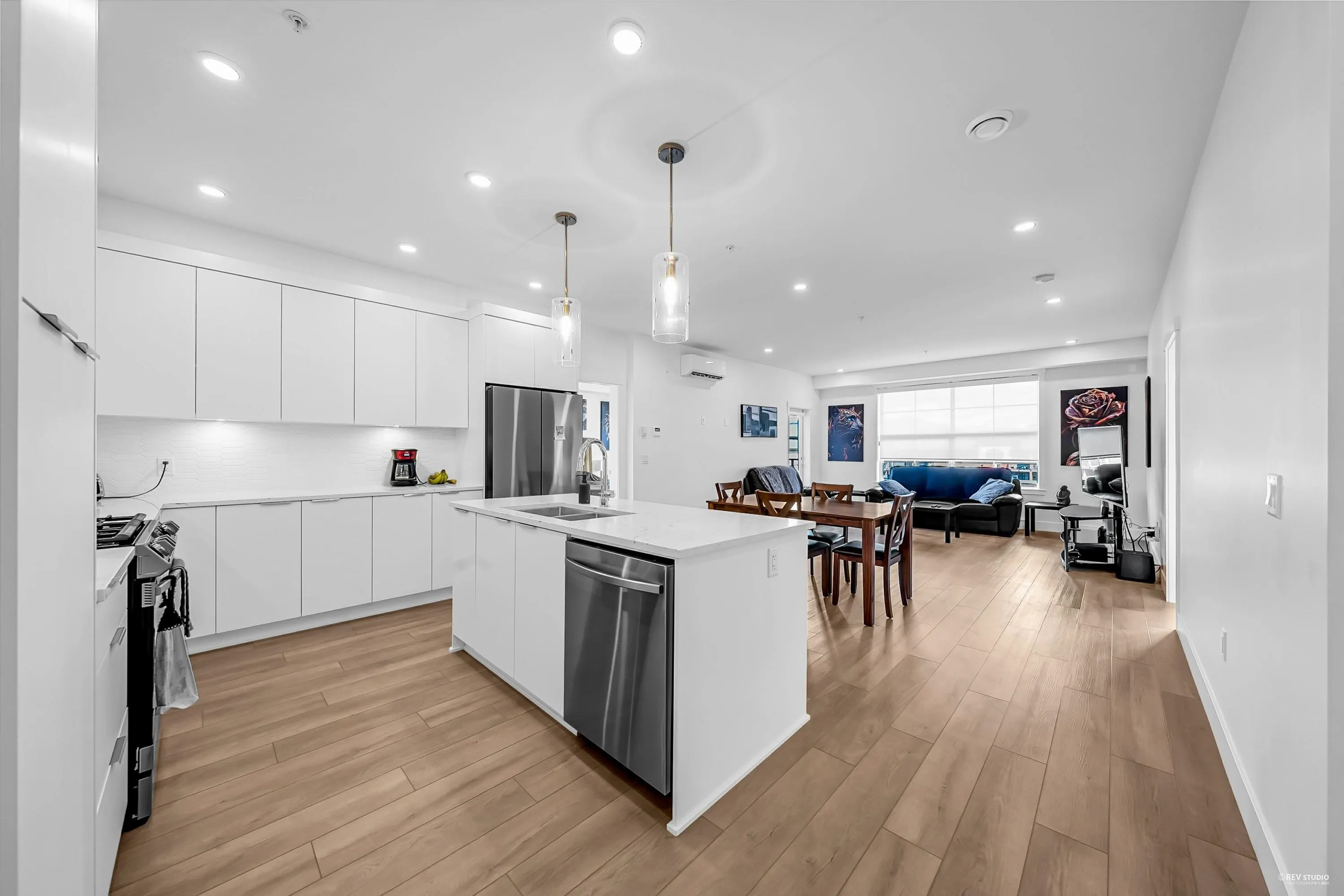 414 22633 Selkirk Avenue