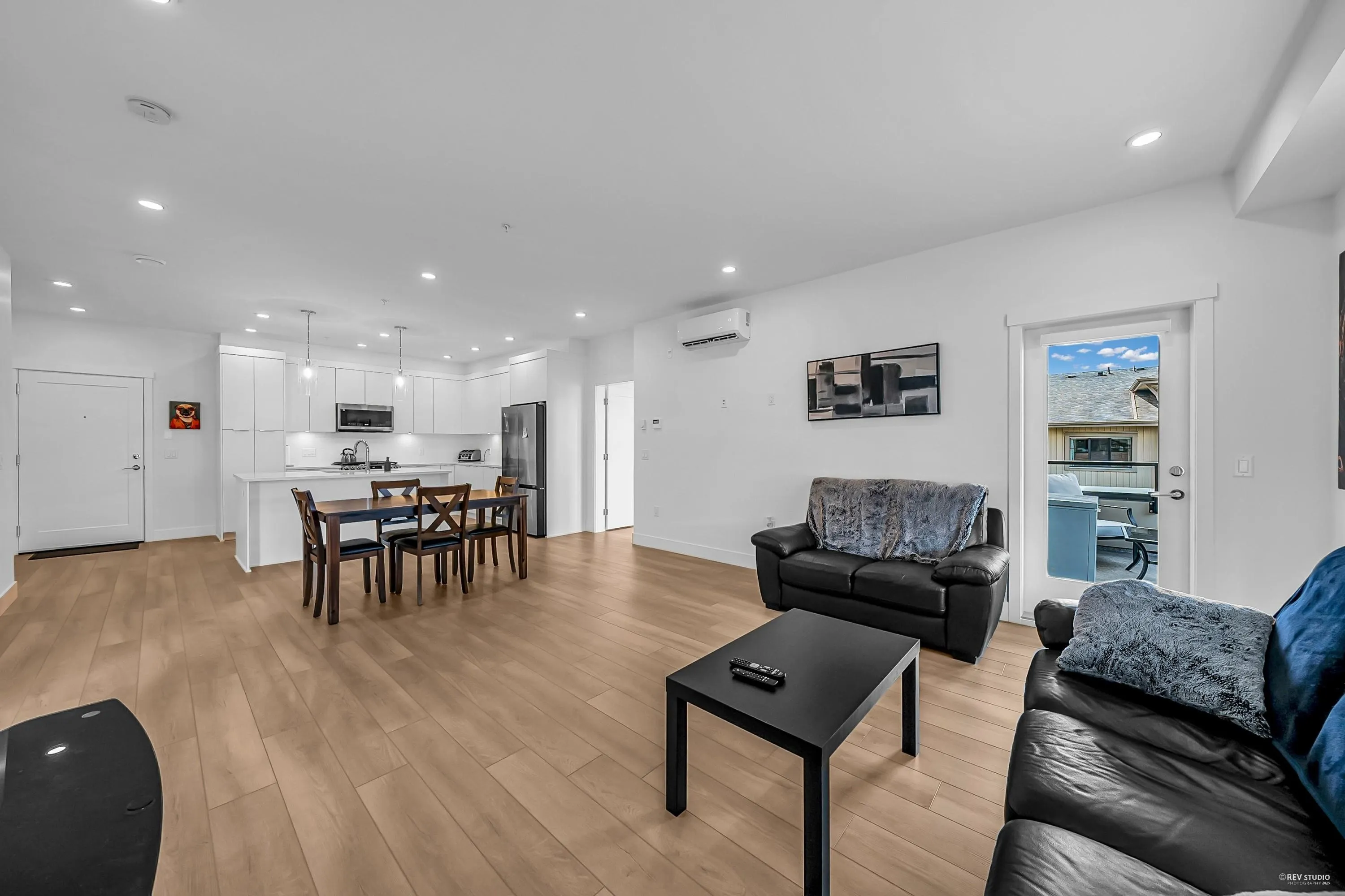414 22633 Selkirk Avenue
