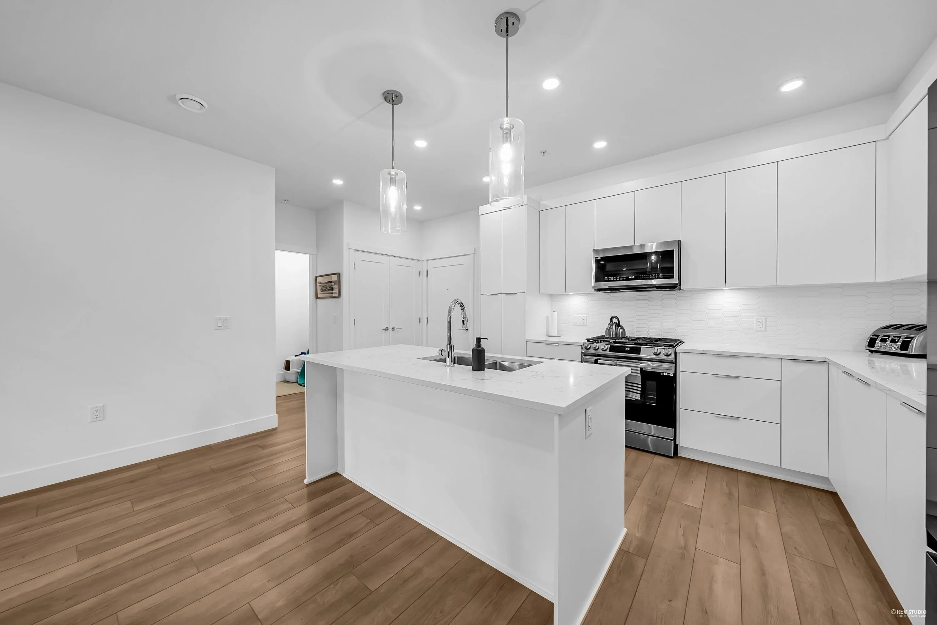 414 22633 Selkirk Avenue