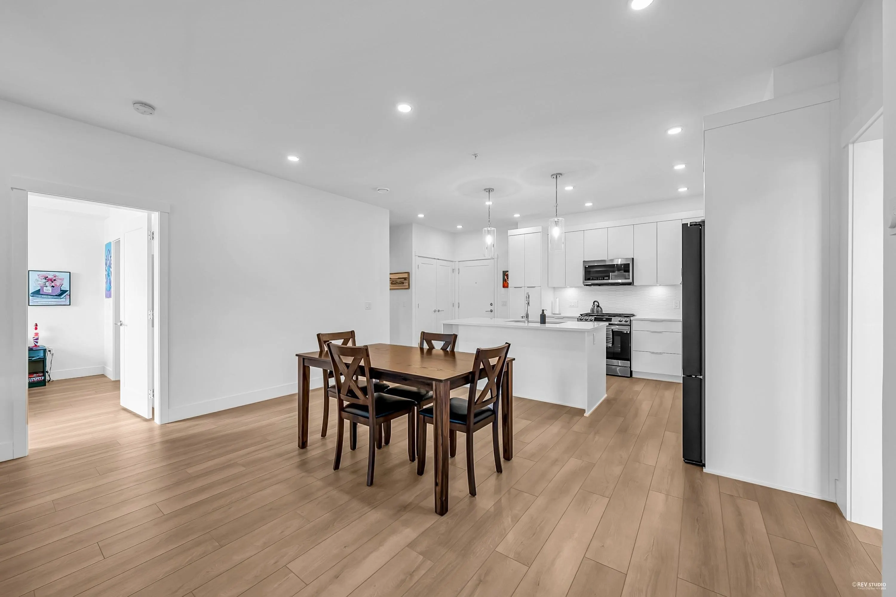 414 22633 Selkirk Avenue