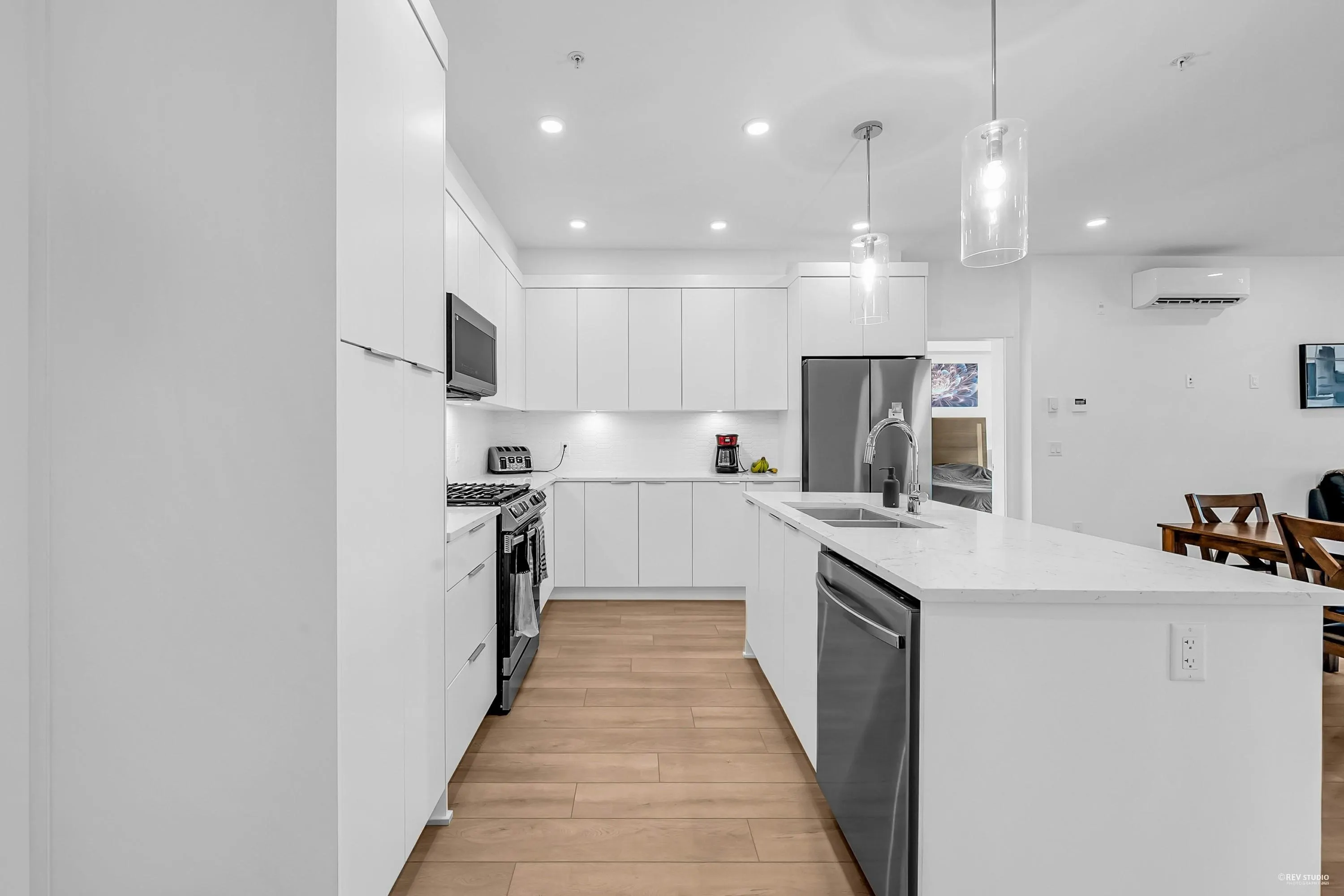 414 22633 Selkirk Avenue