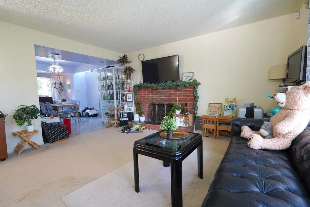 11371 Seaport Avenue