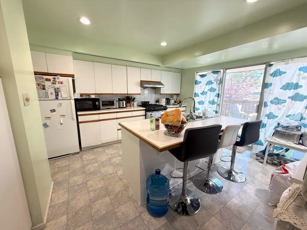 11371 Seaport Avenue