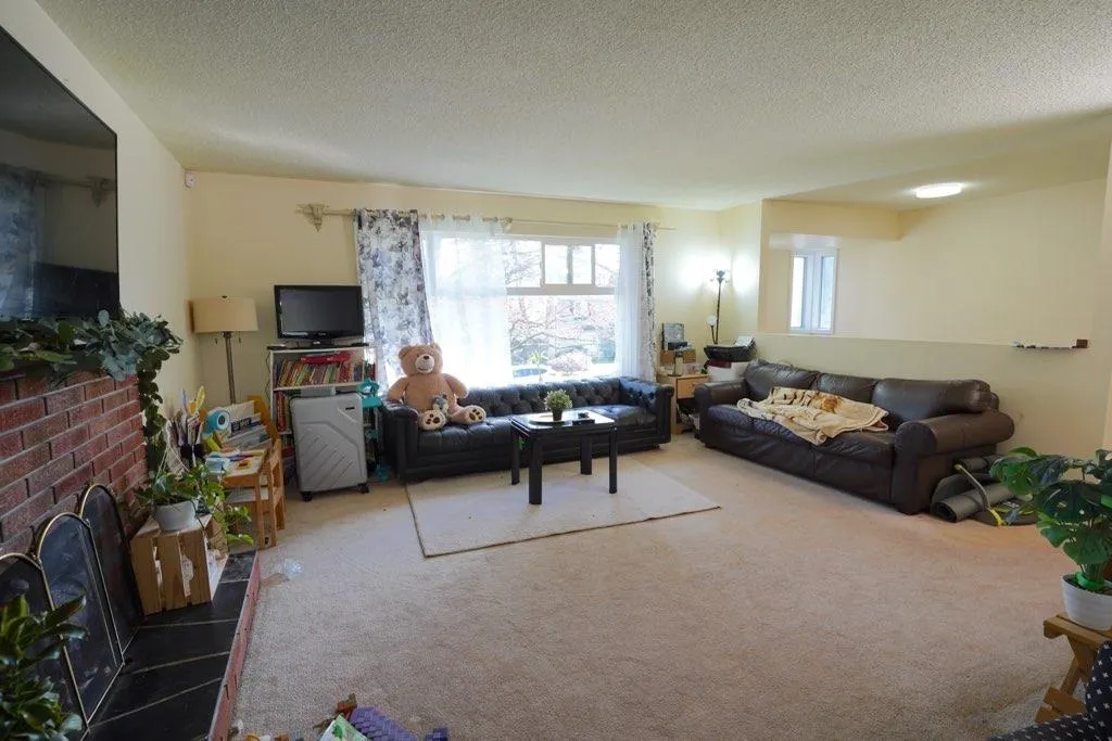 11371 Seaport Avenue