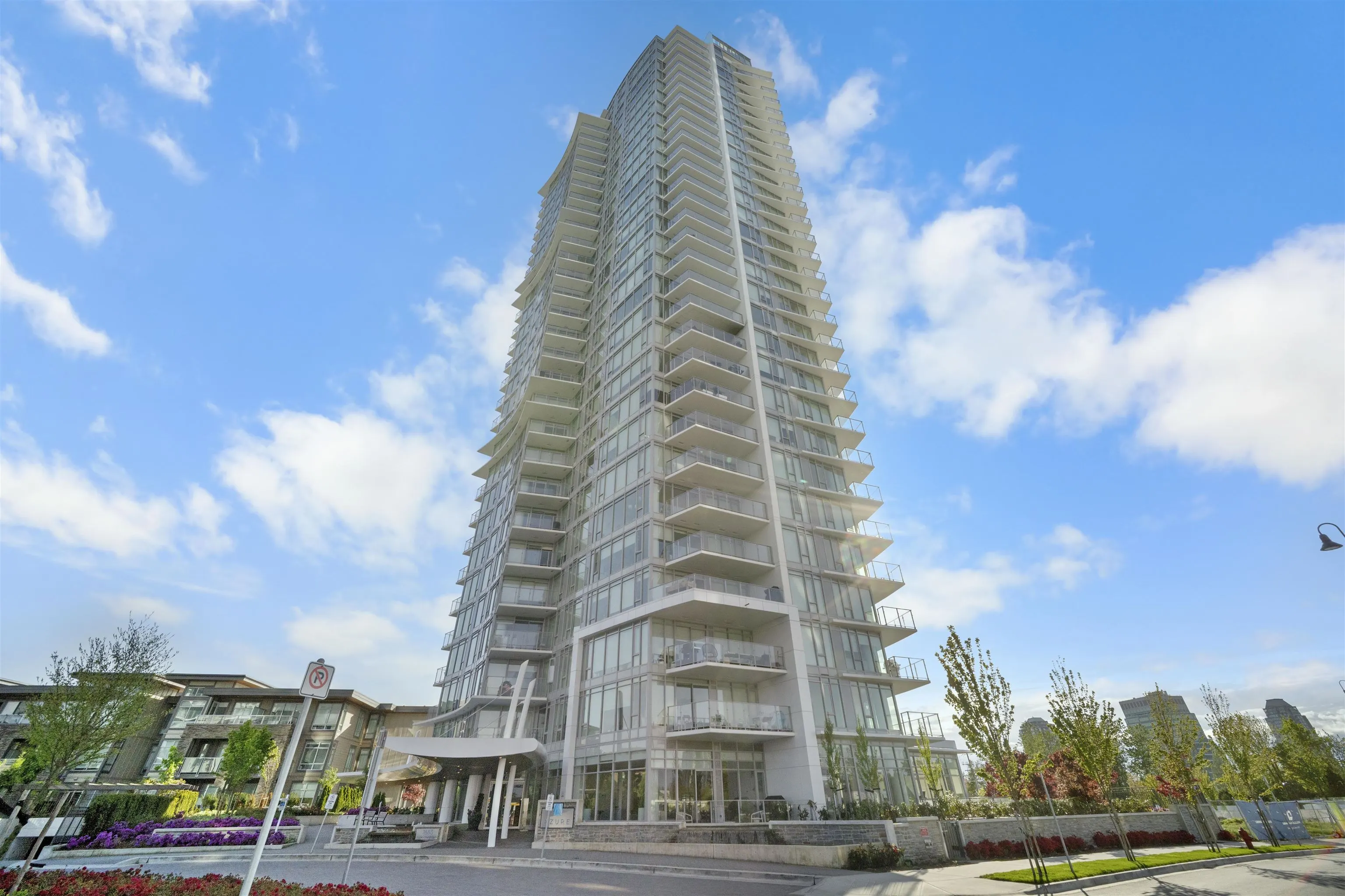 1607 7683 Park Crescent