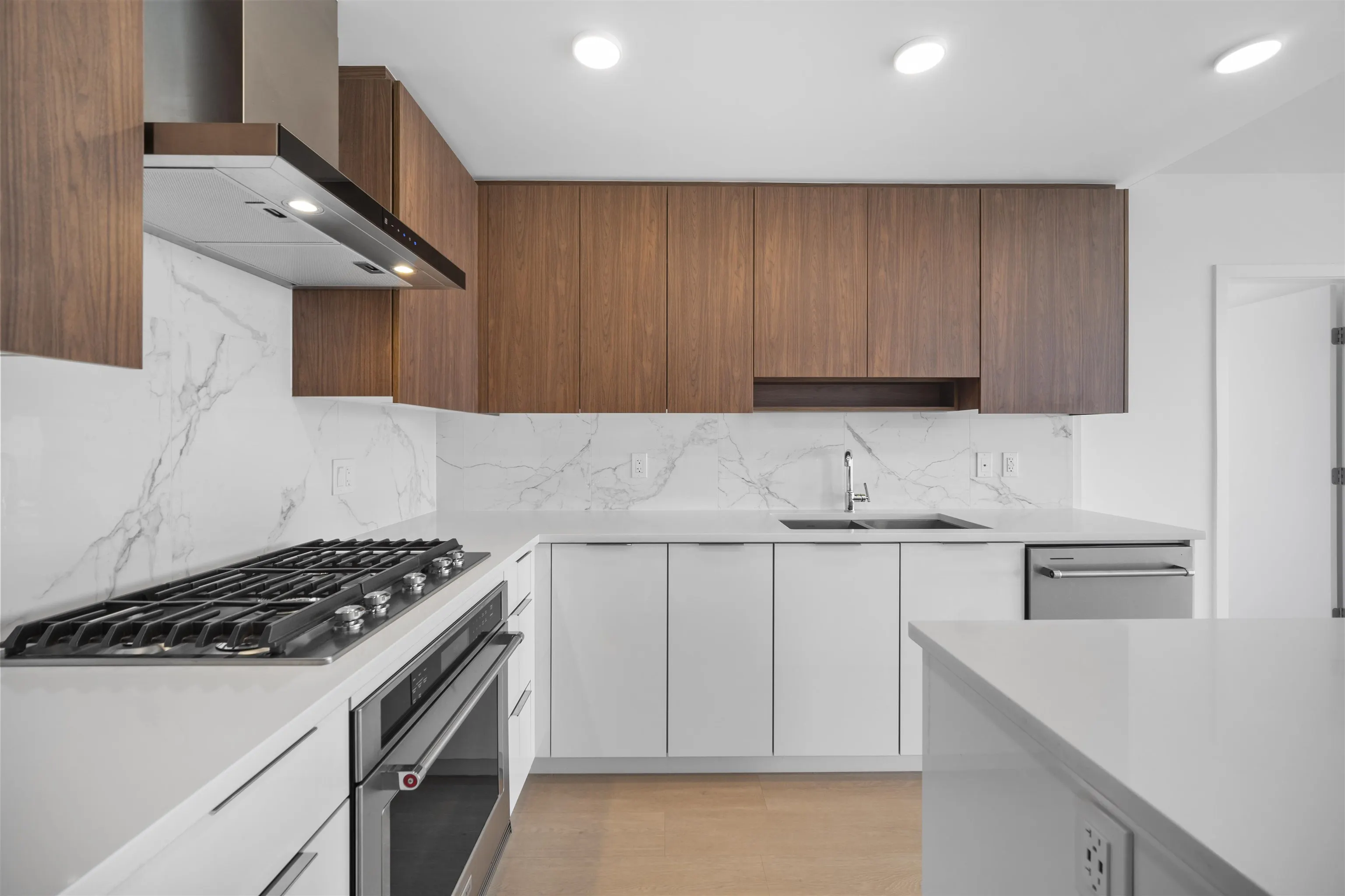 1607 7683 Park Crescent