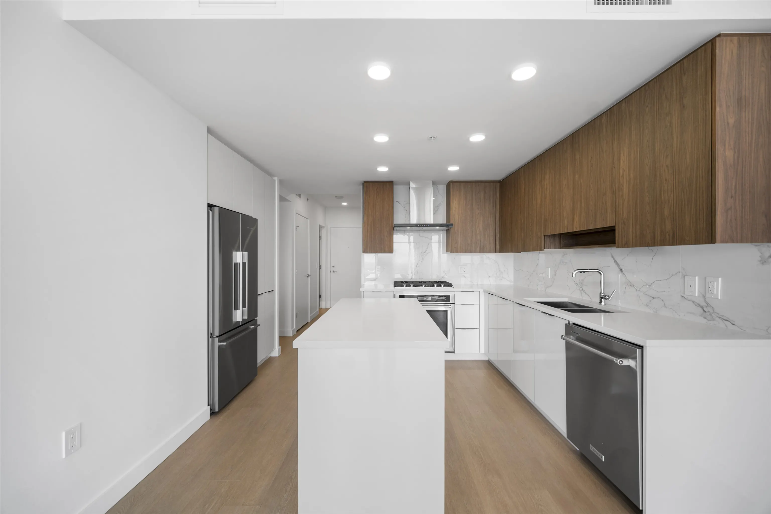 1607 7683 Park Crescent
