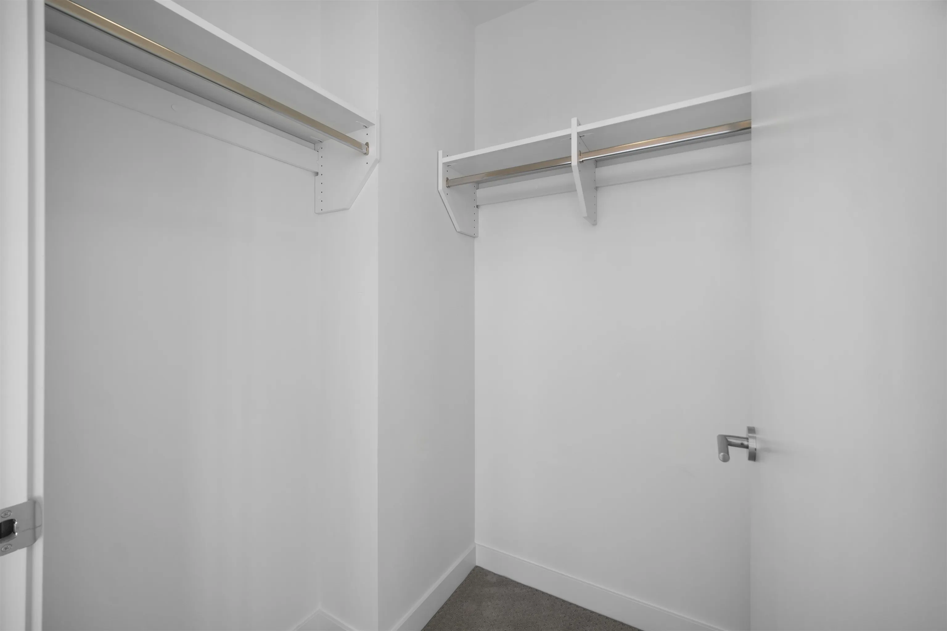 1607 7683 Park Crescent