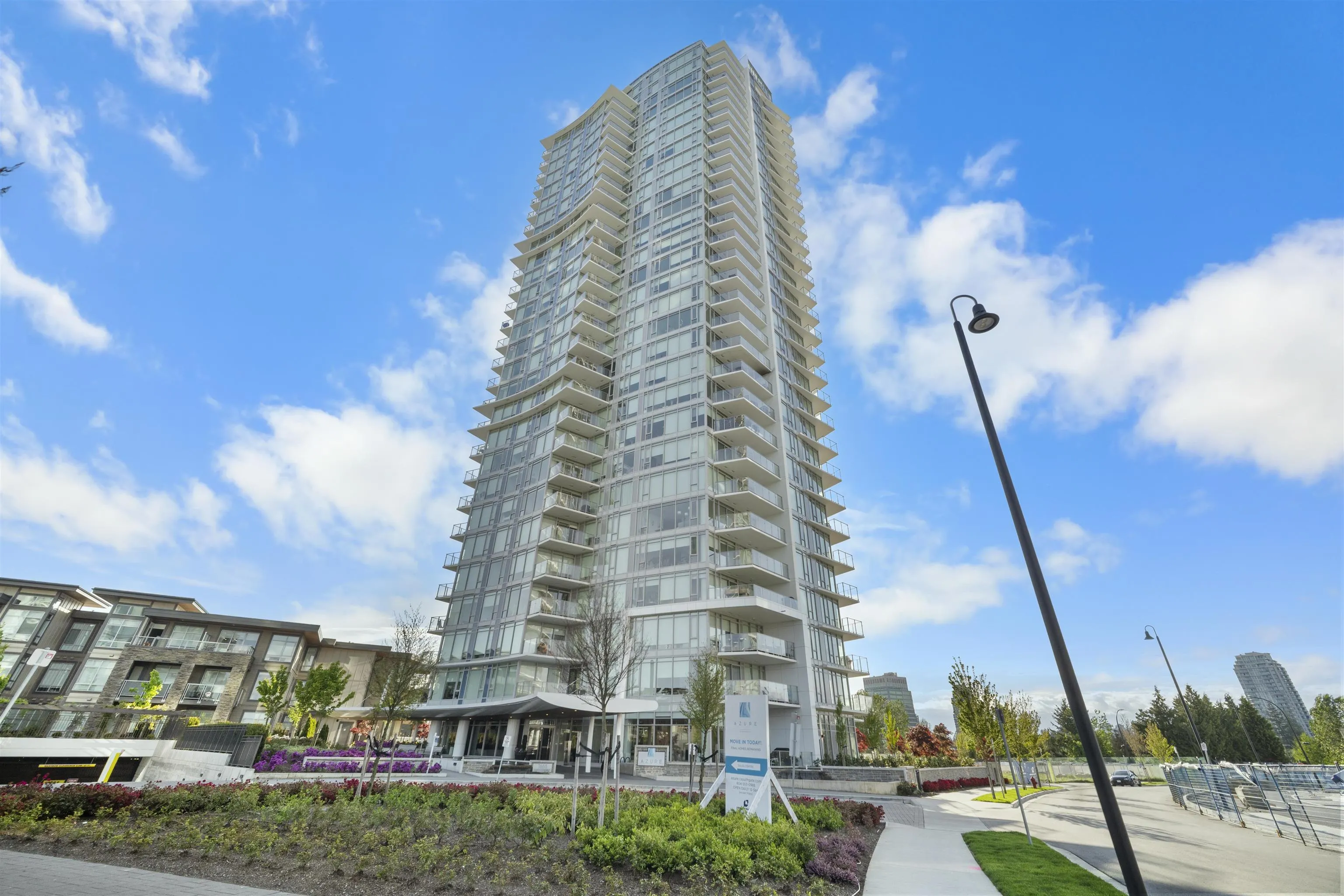 1607 7683 Park Crescent