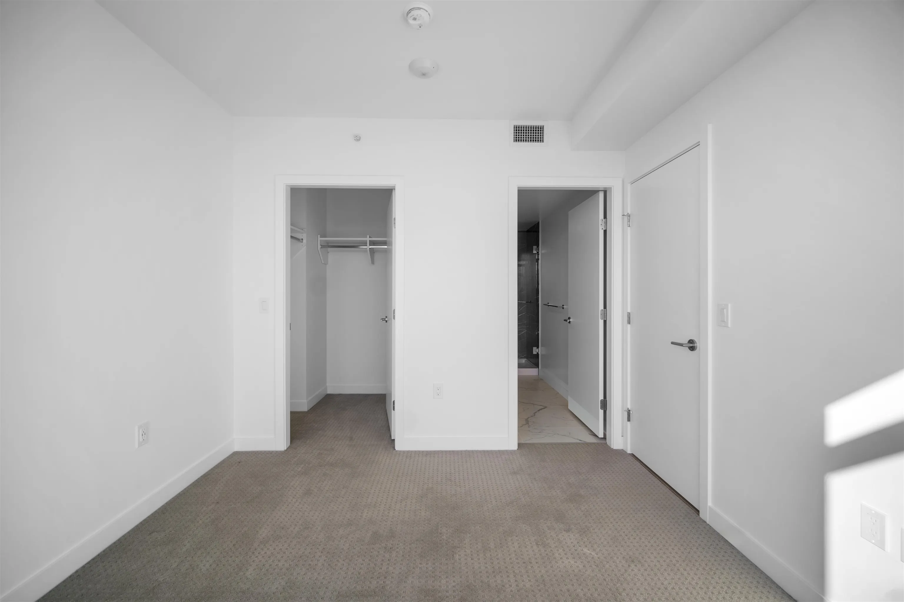 1607 7683 Park Crescent