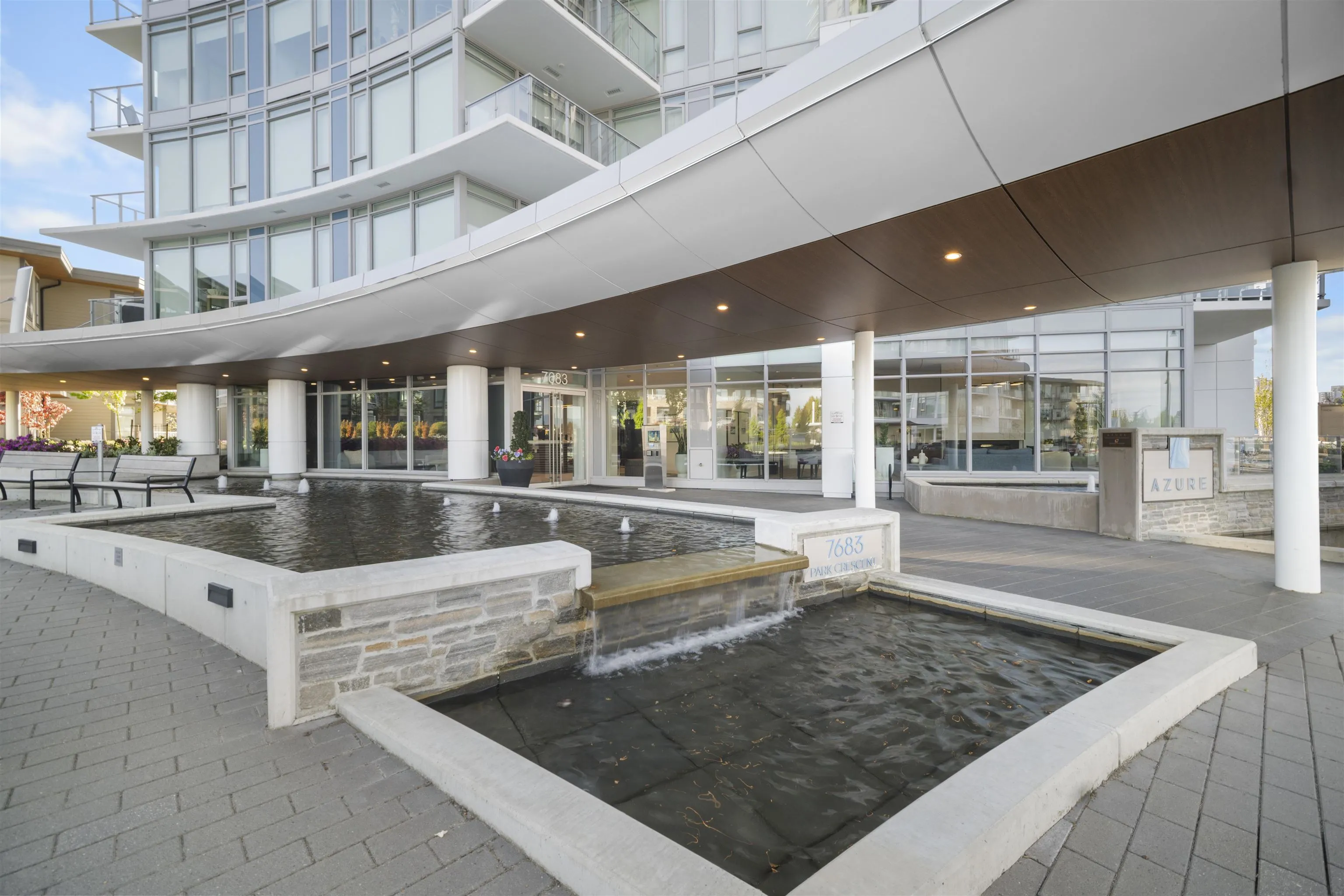 1607 7683 Park Crescent