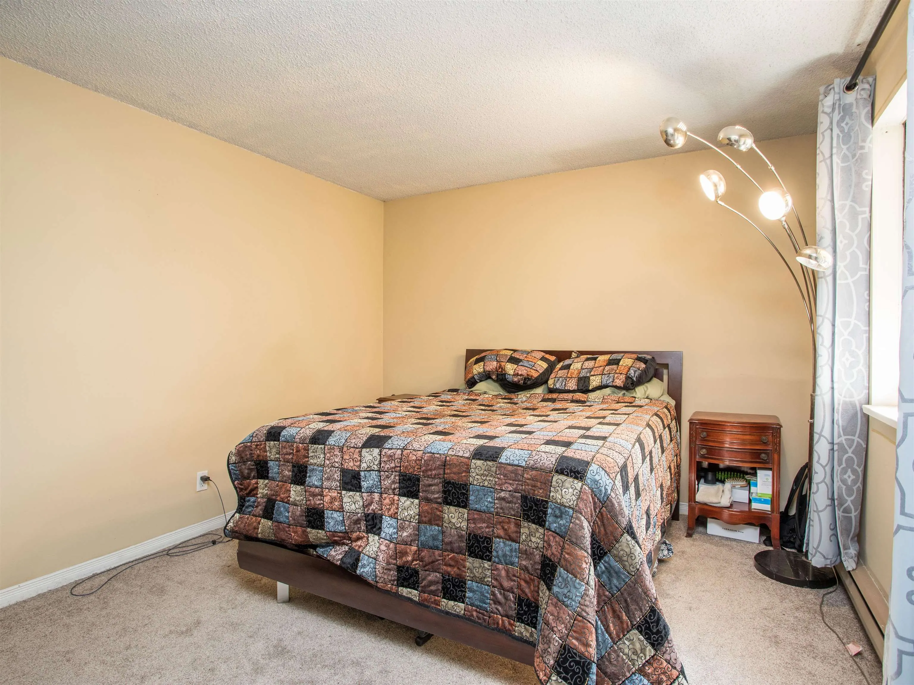 313 975 E Broadway