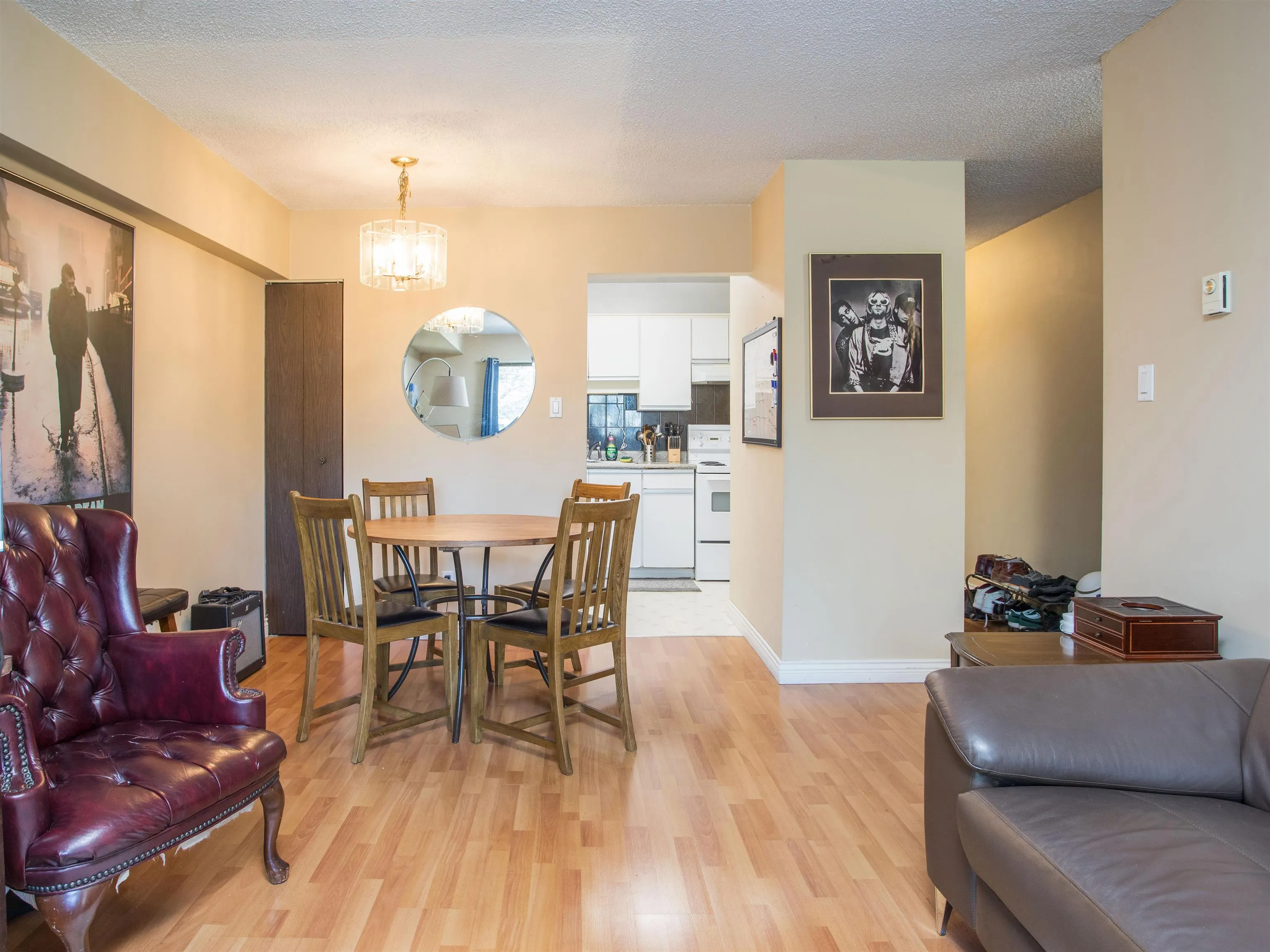 313 975 E Broadway