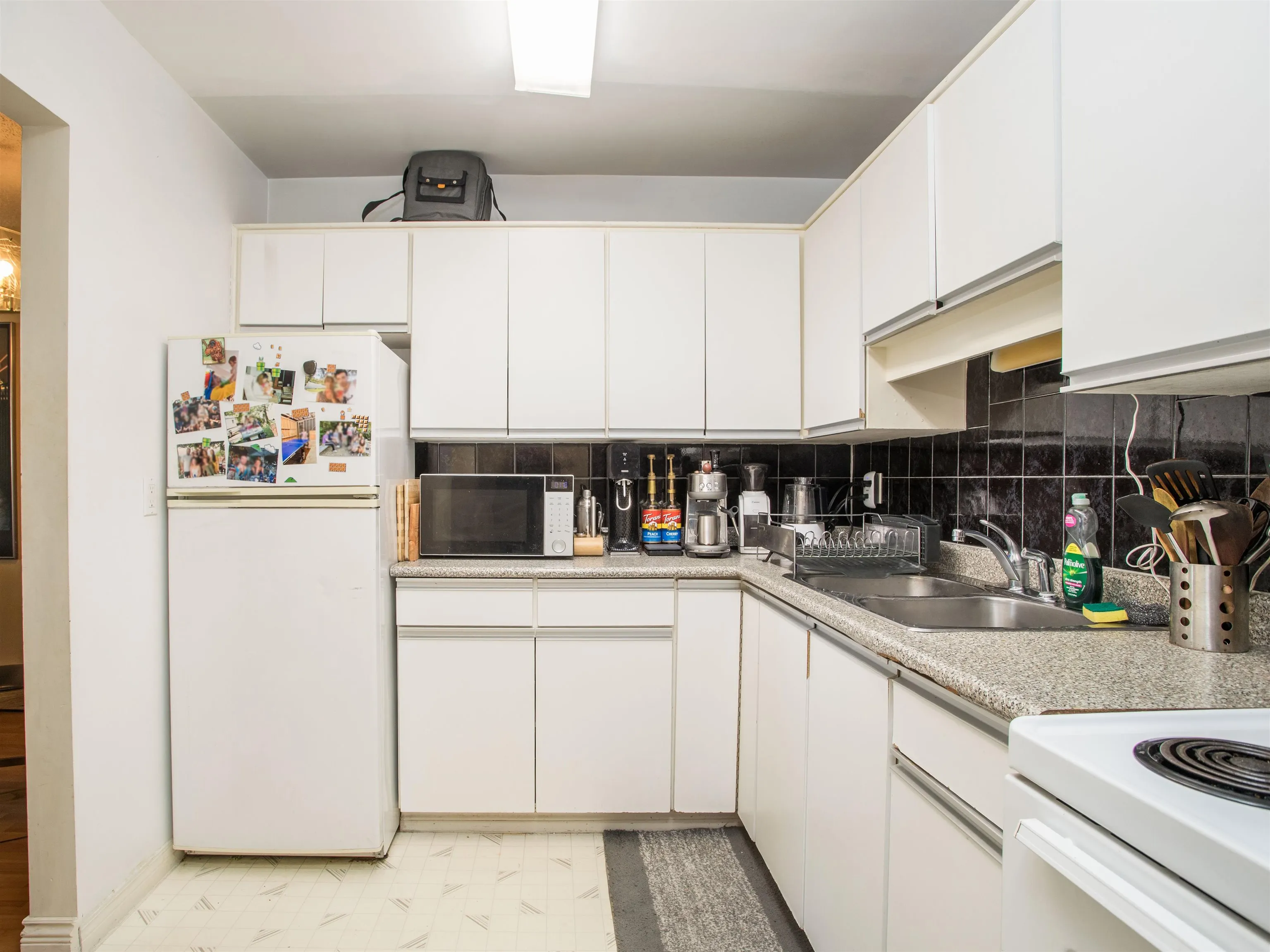 313 975 E Broadway