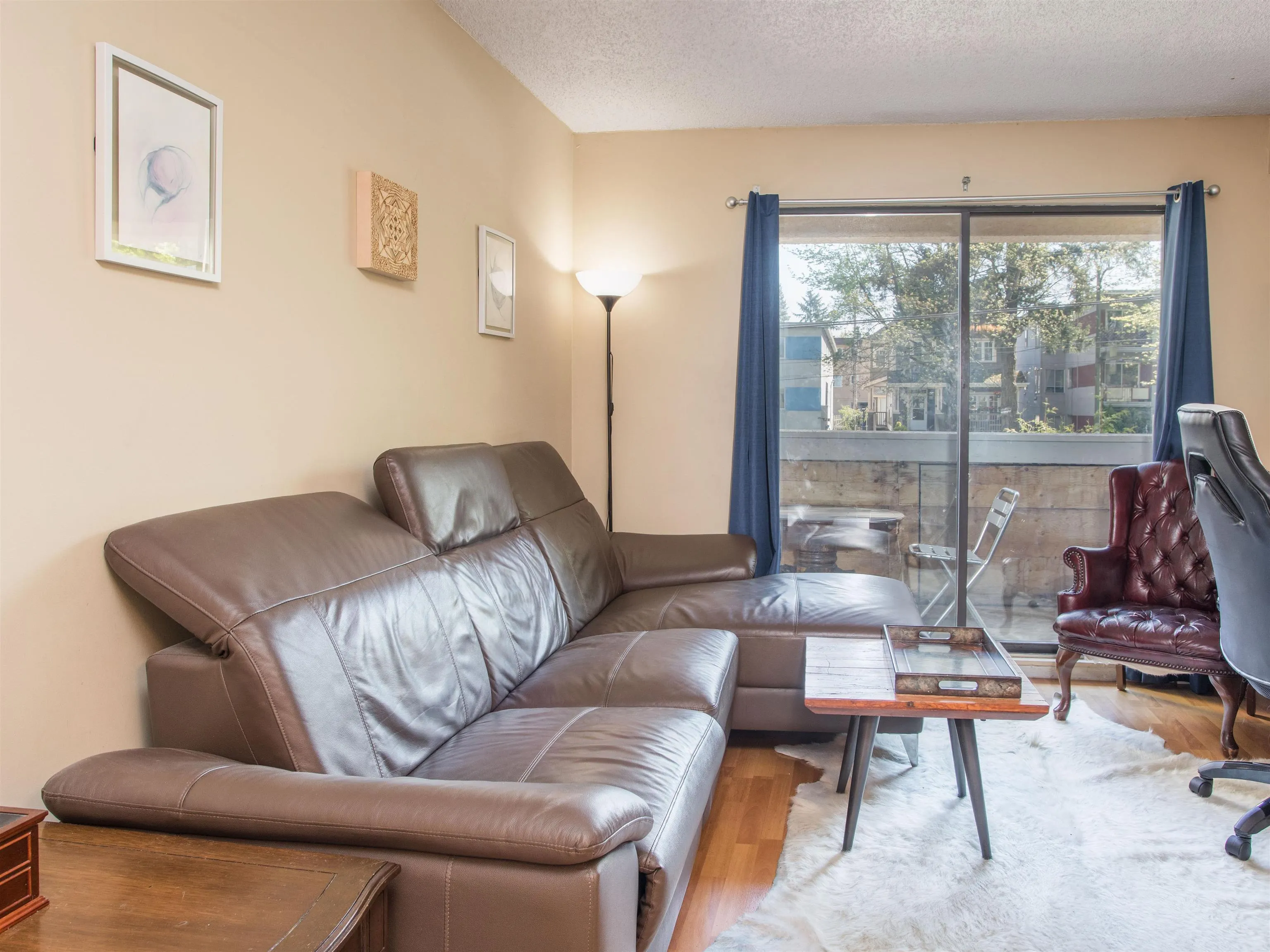 313 975 E Broadway