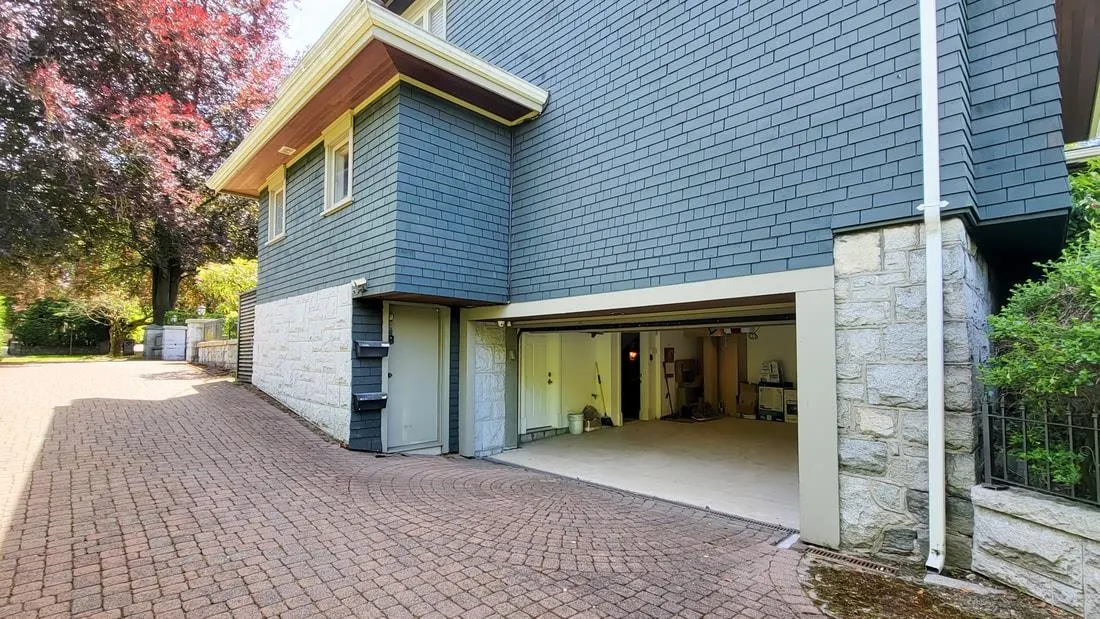 1527 Angus Drive