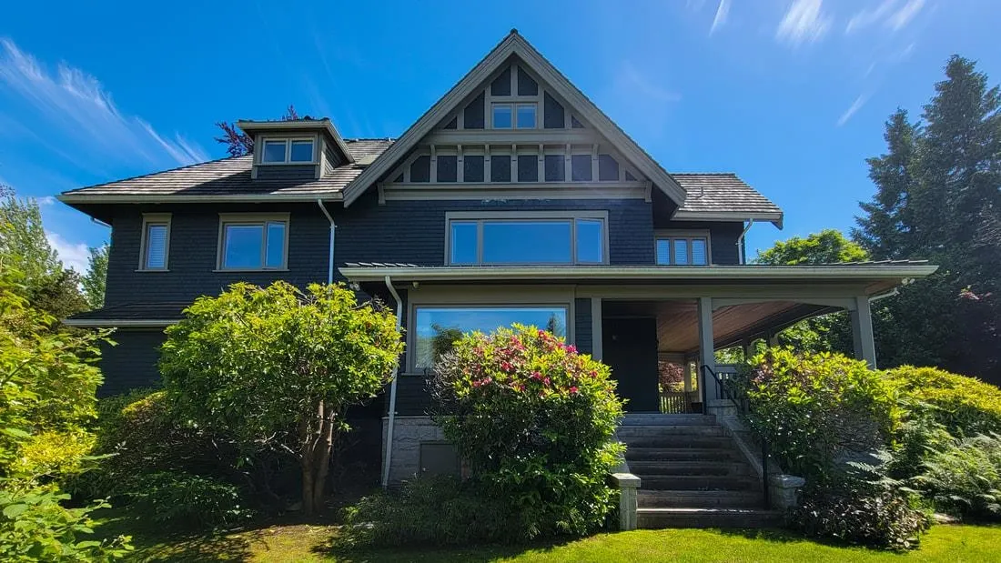 1527 Angus Drive