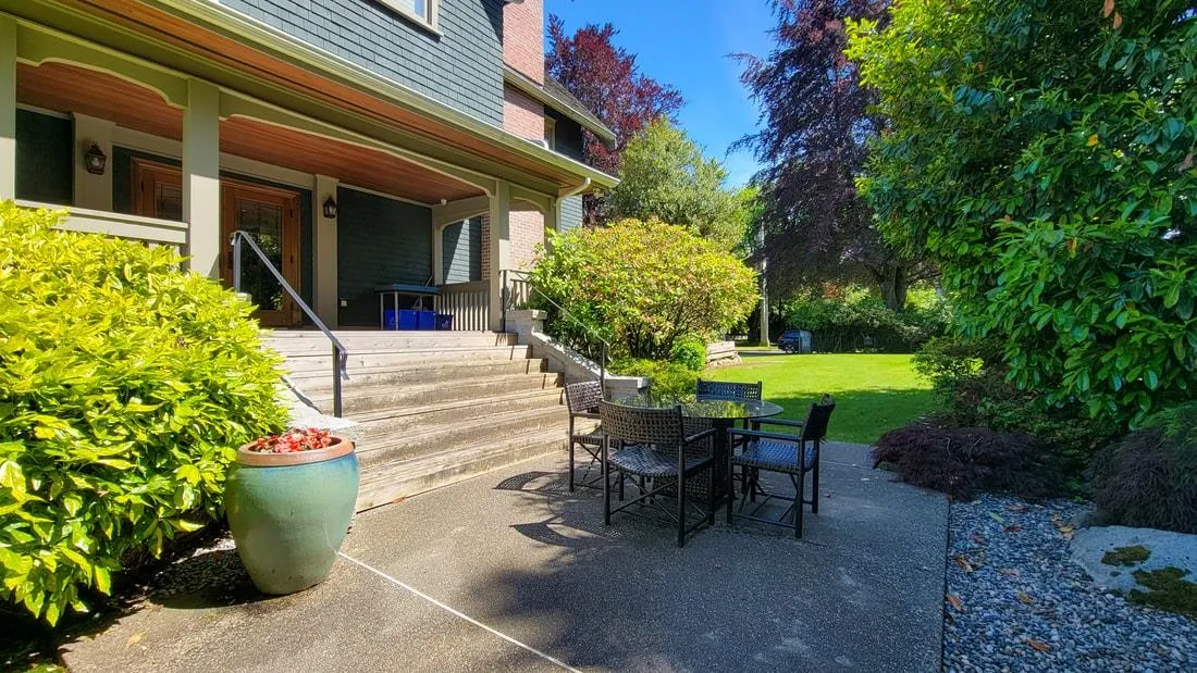 1527 Angus Drive