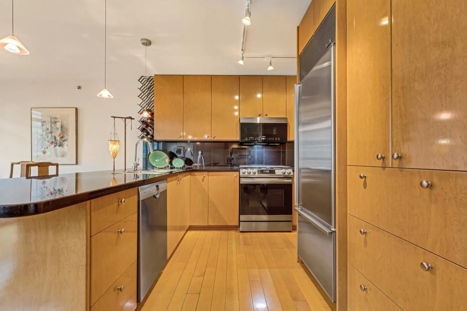 1404 819 Hamilton Street