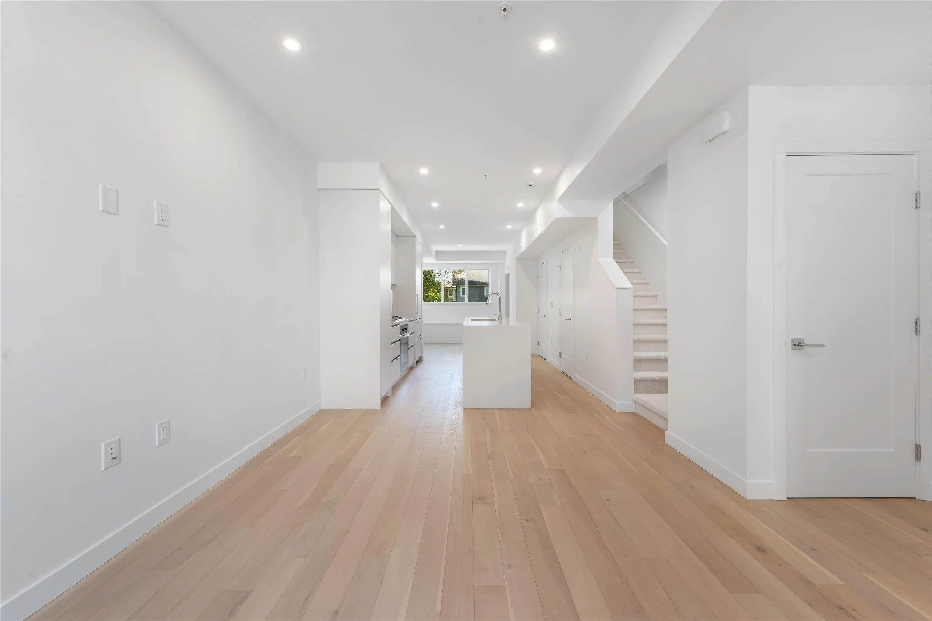 873 W 33rd Avenue