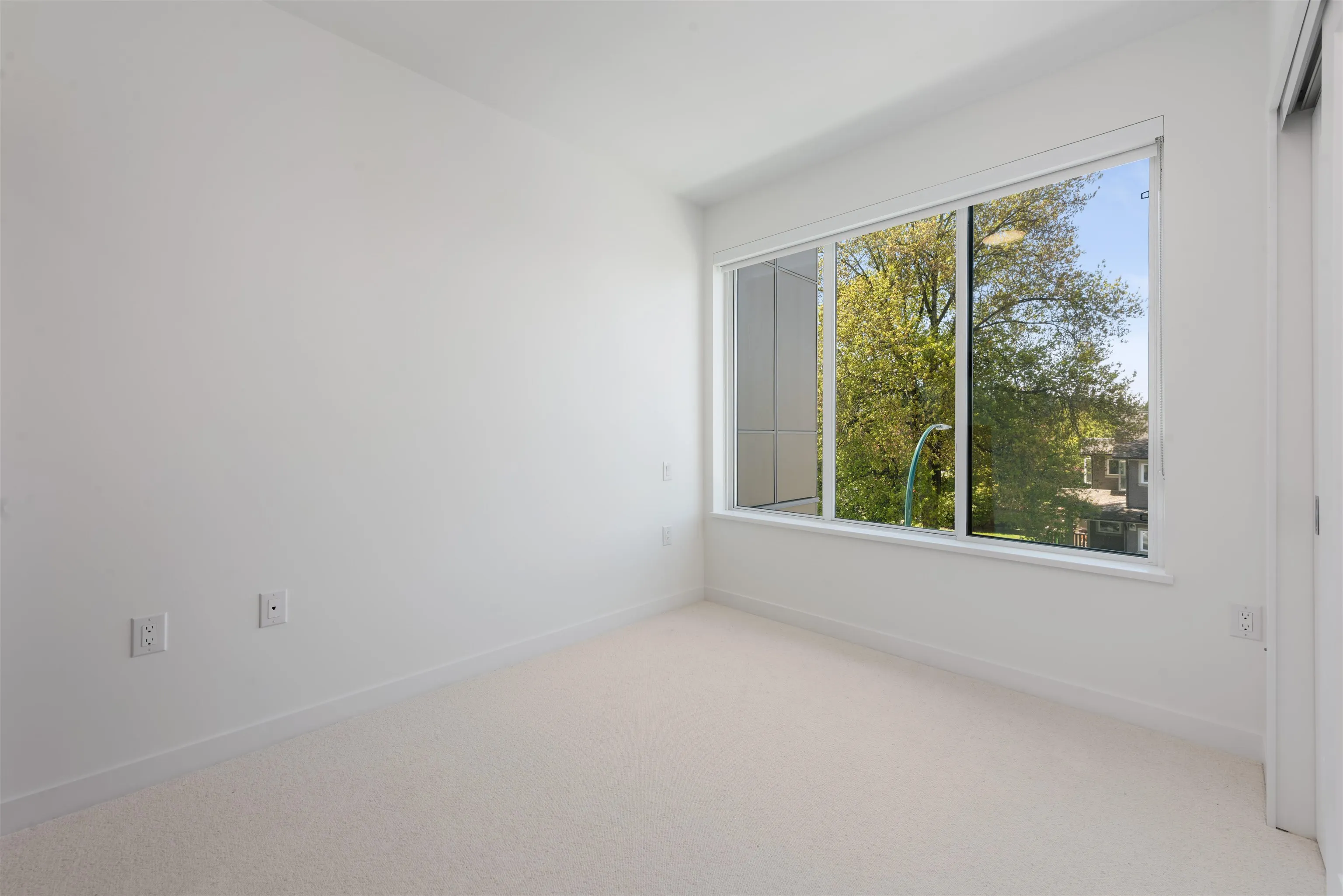 873 W 33rd Avenue