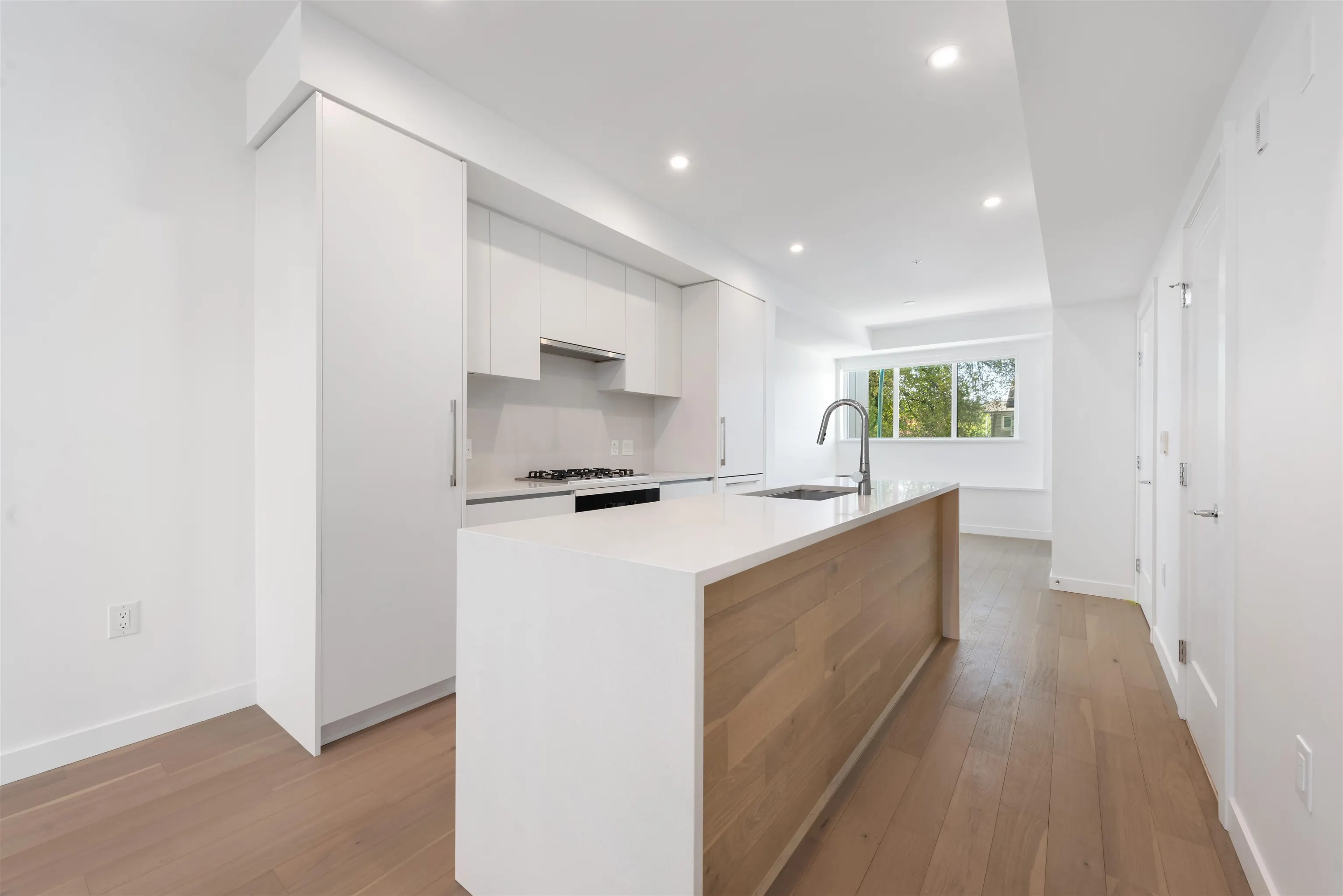 873 W 33rd Avenue
