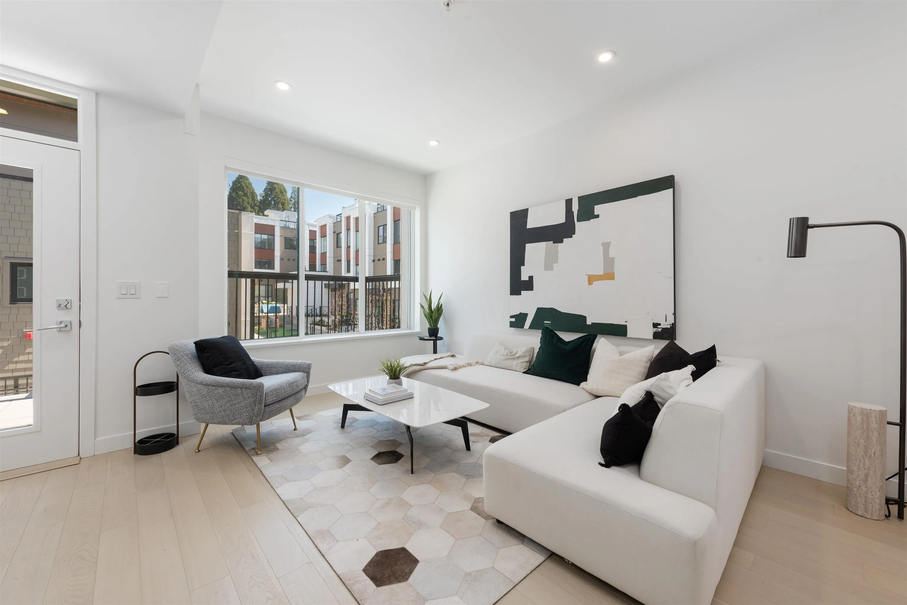 873 W 33rd Avenue