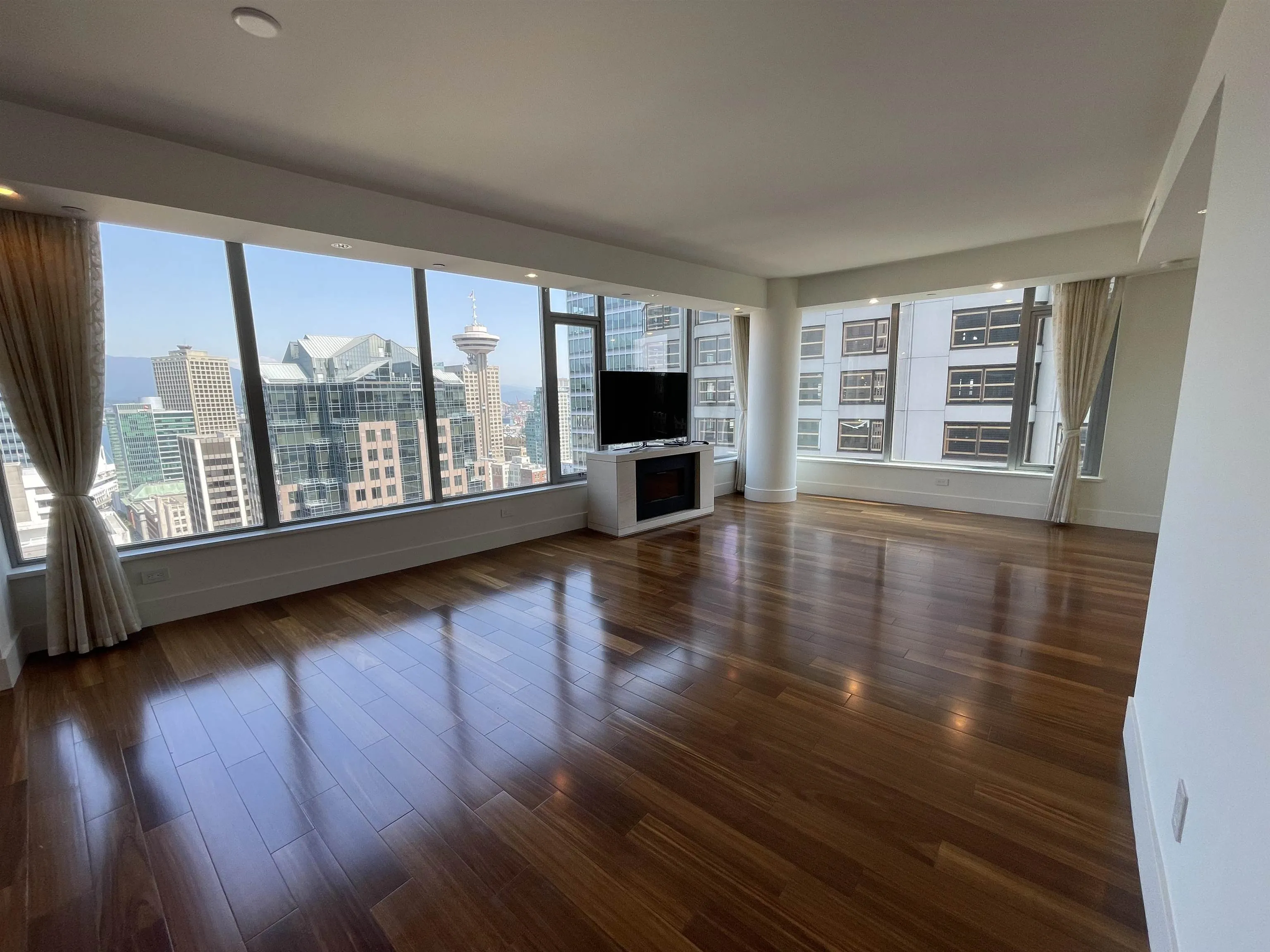 220* 667 Howe Street