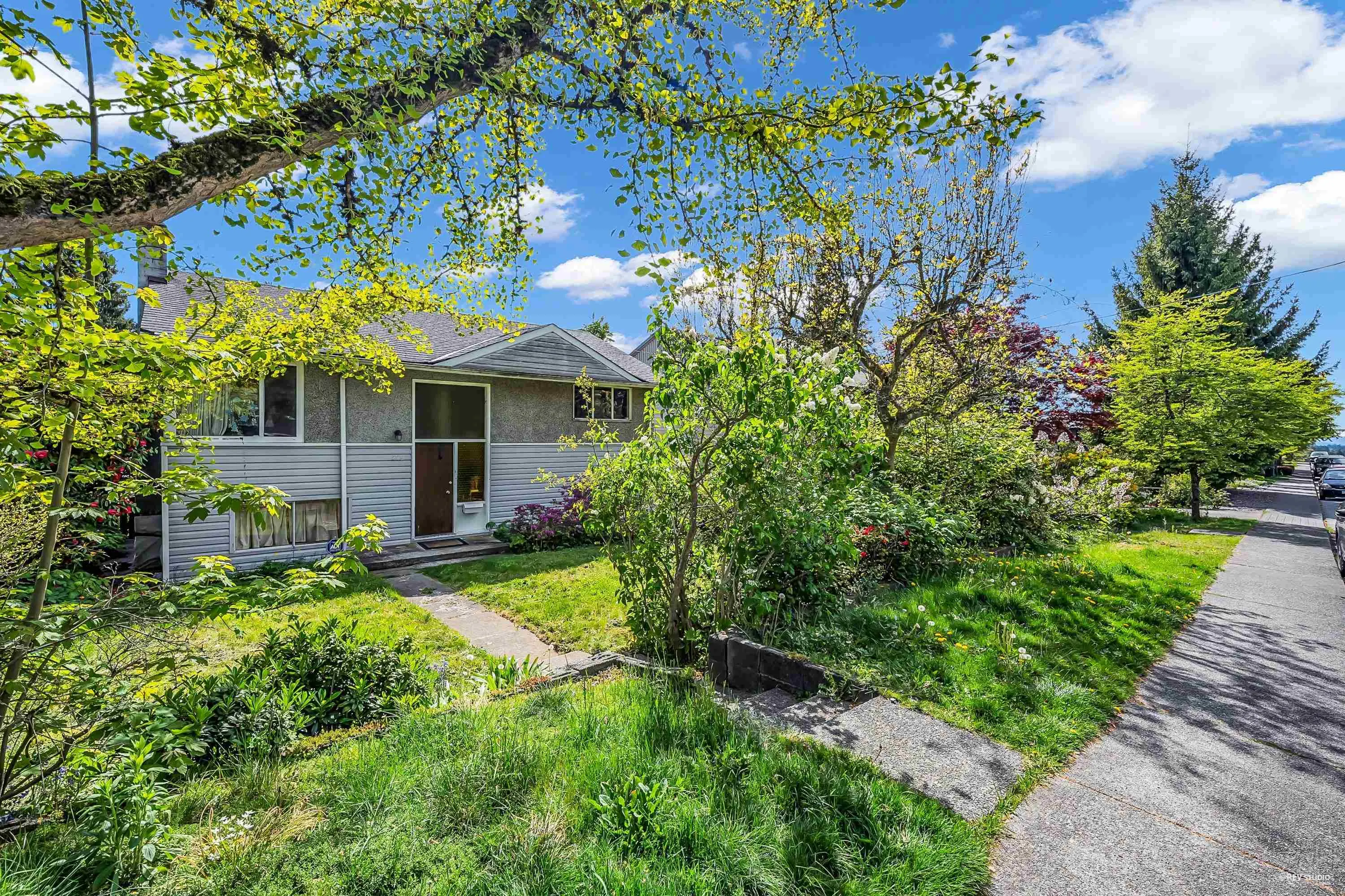 215 W 28th Street