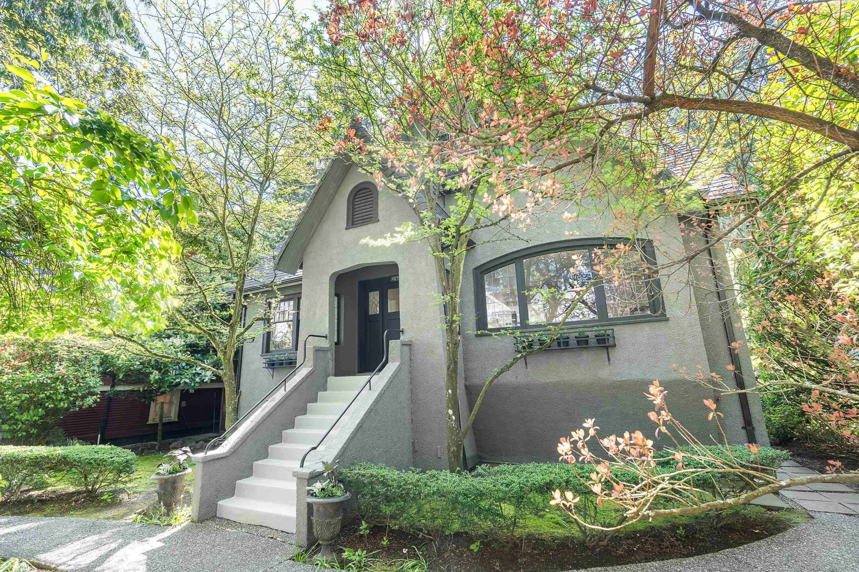 4678 W 9th Avenue