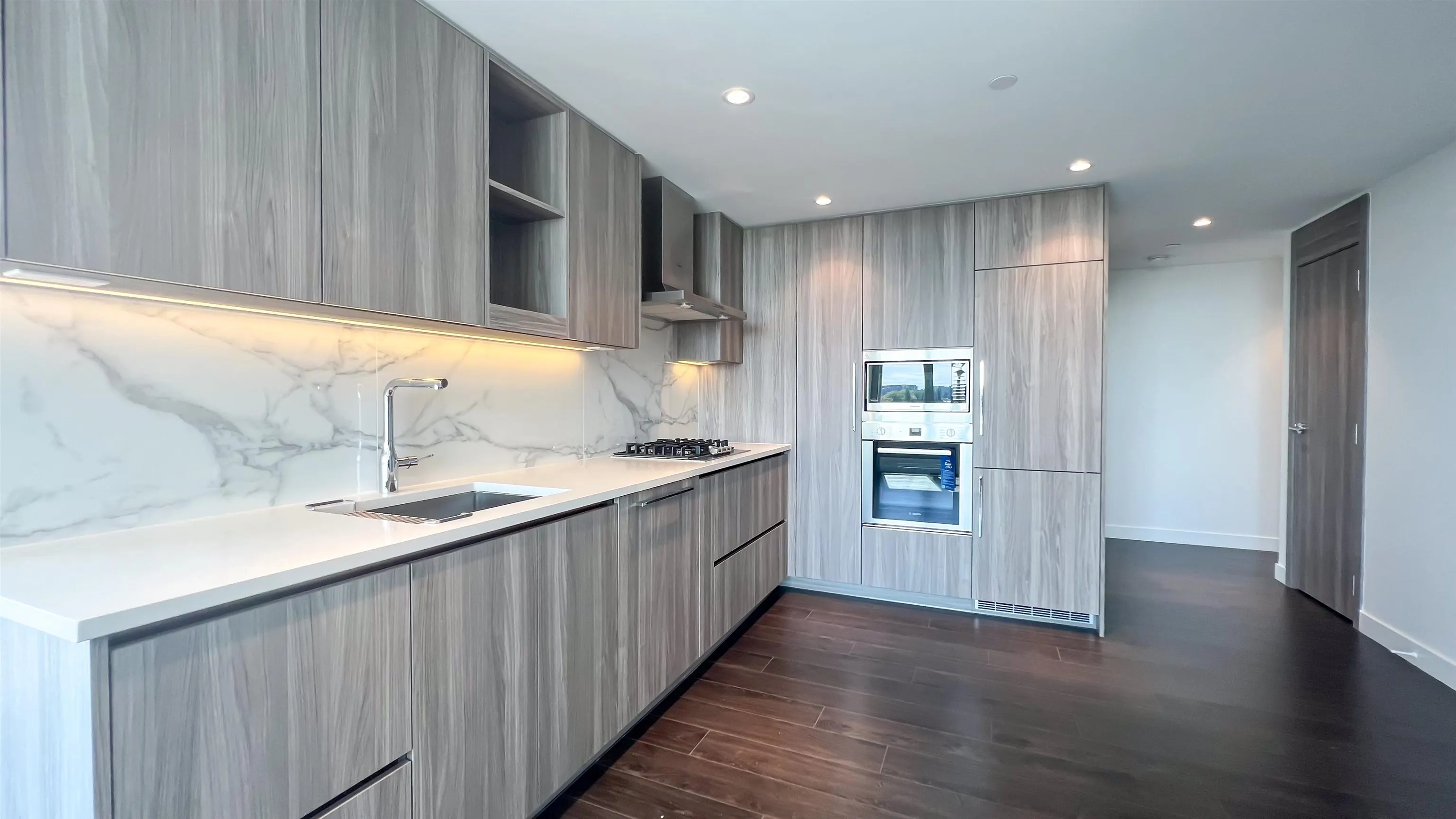 1010 8611 Hazelbridge Way
