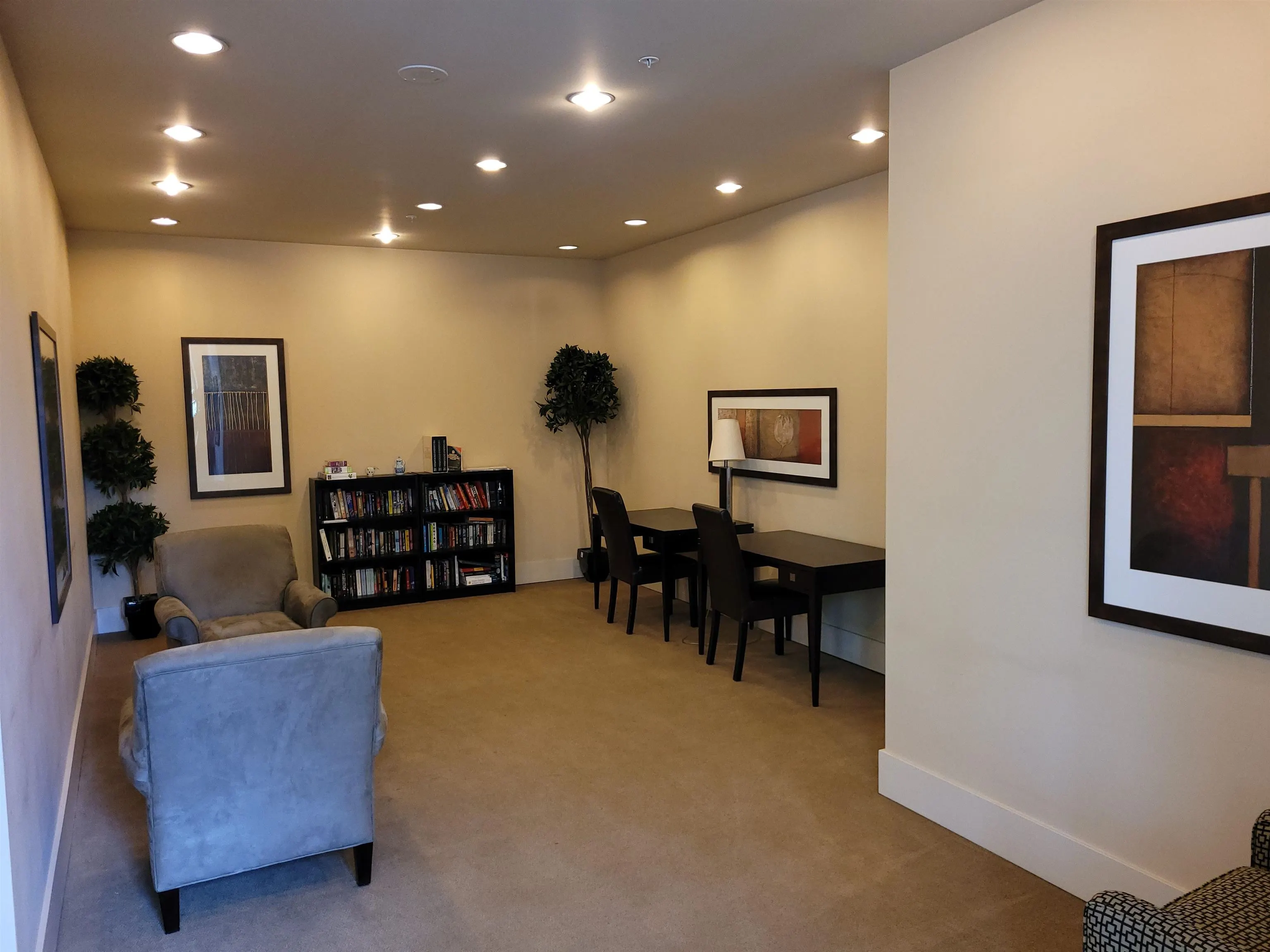 1101 11 E Royal Avenue