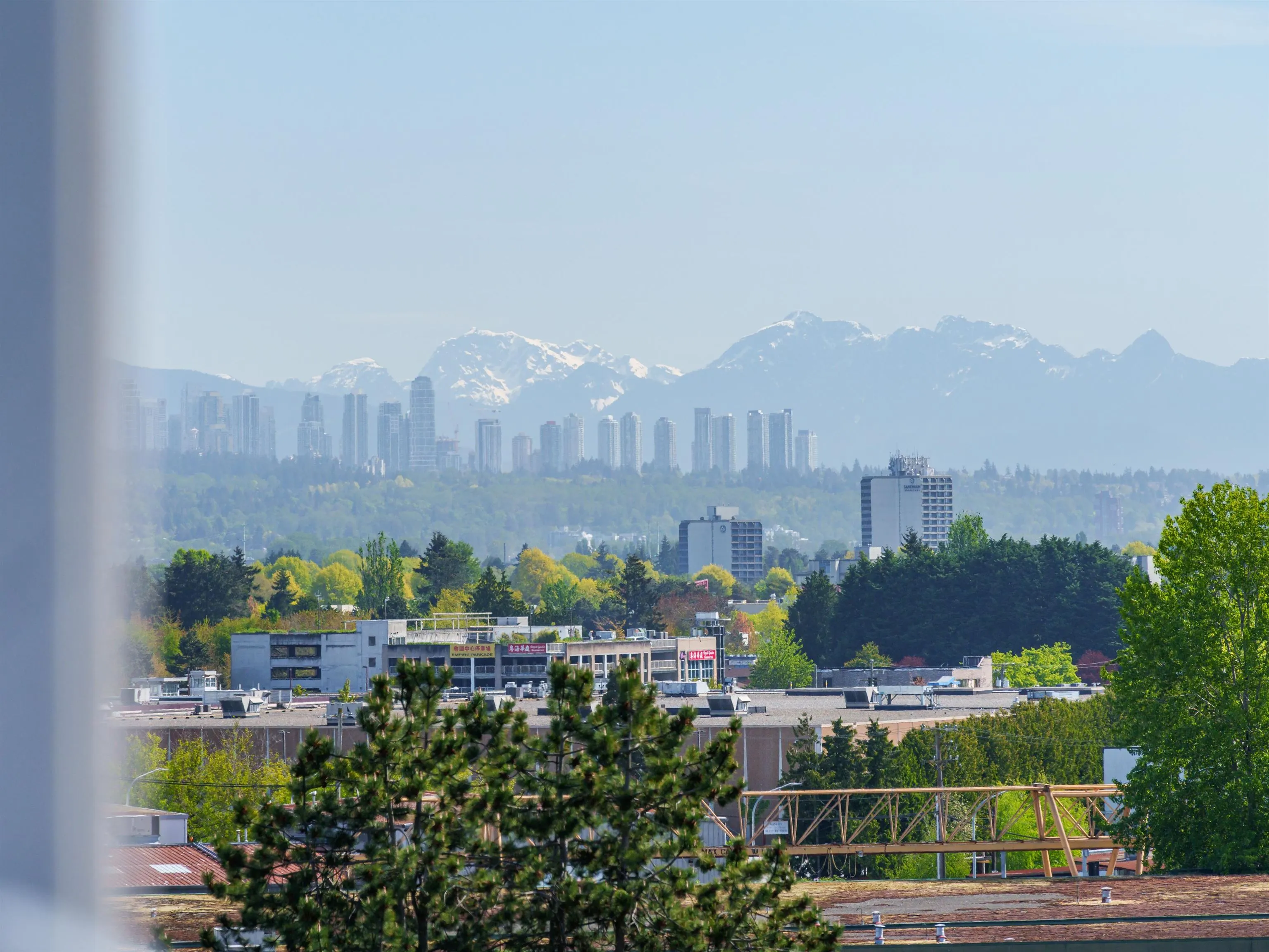 711 6833 Pearson Way