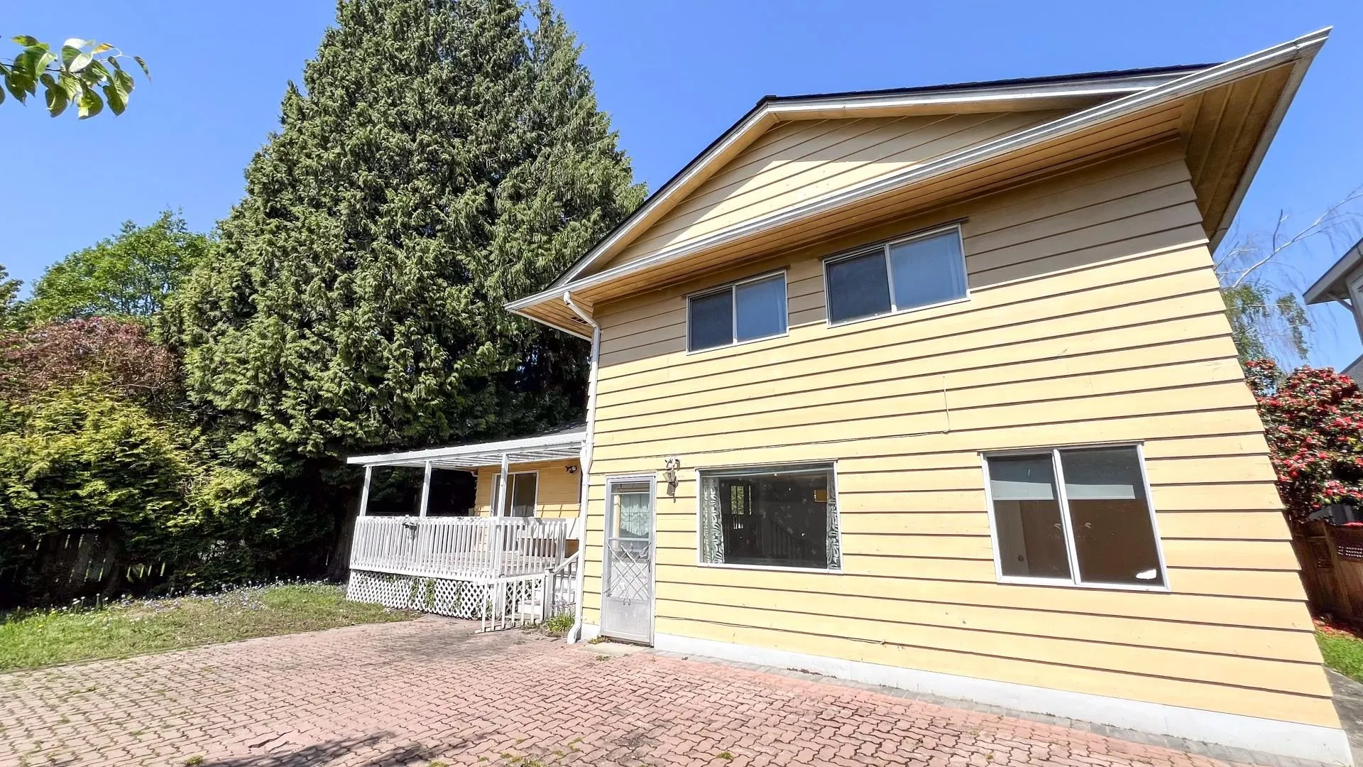 8200 Rosebank Crescent
