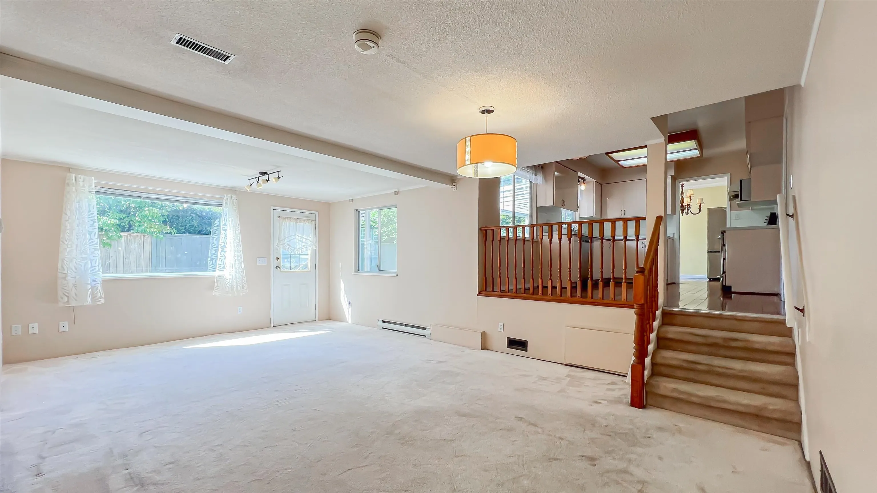 8200 Rosebank Crescent