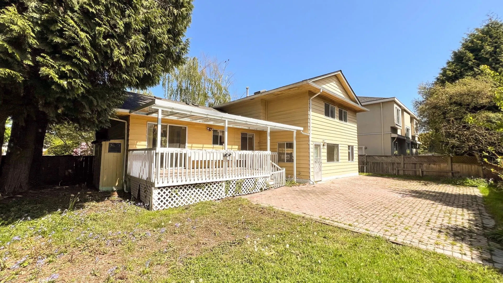 8200 Rosebank Crescent