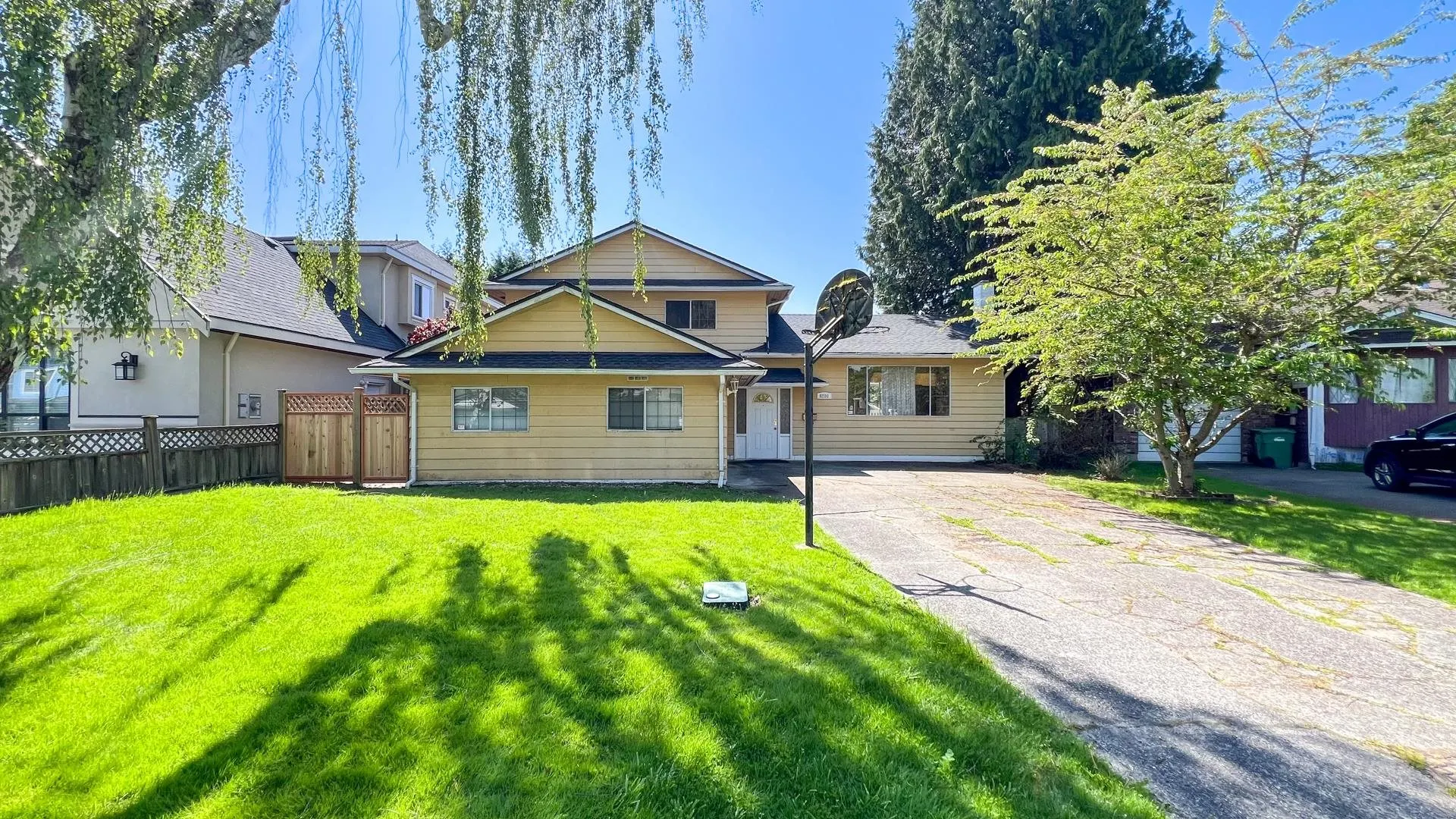8200 Rosebank Crescent