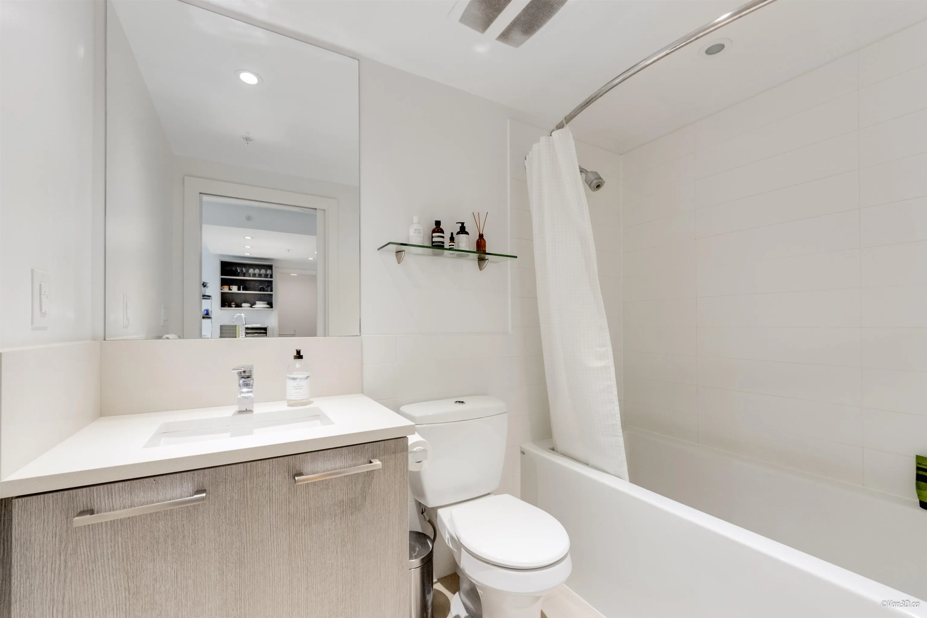 804 983 E Hastings Street