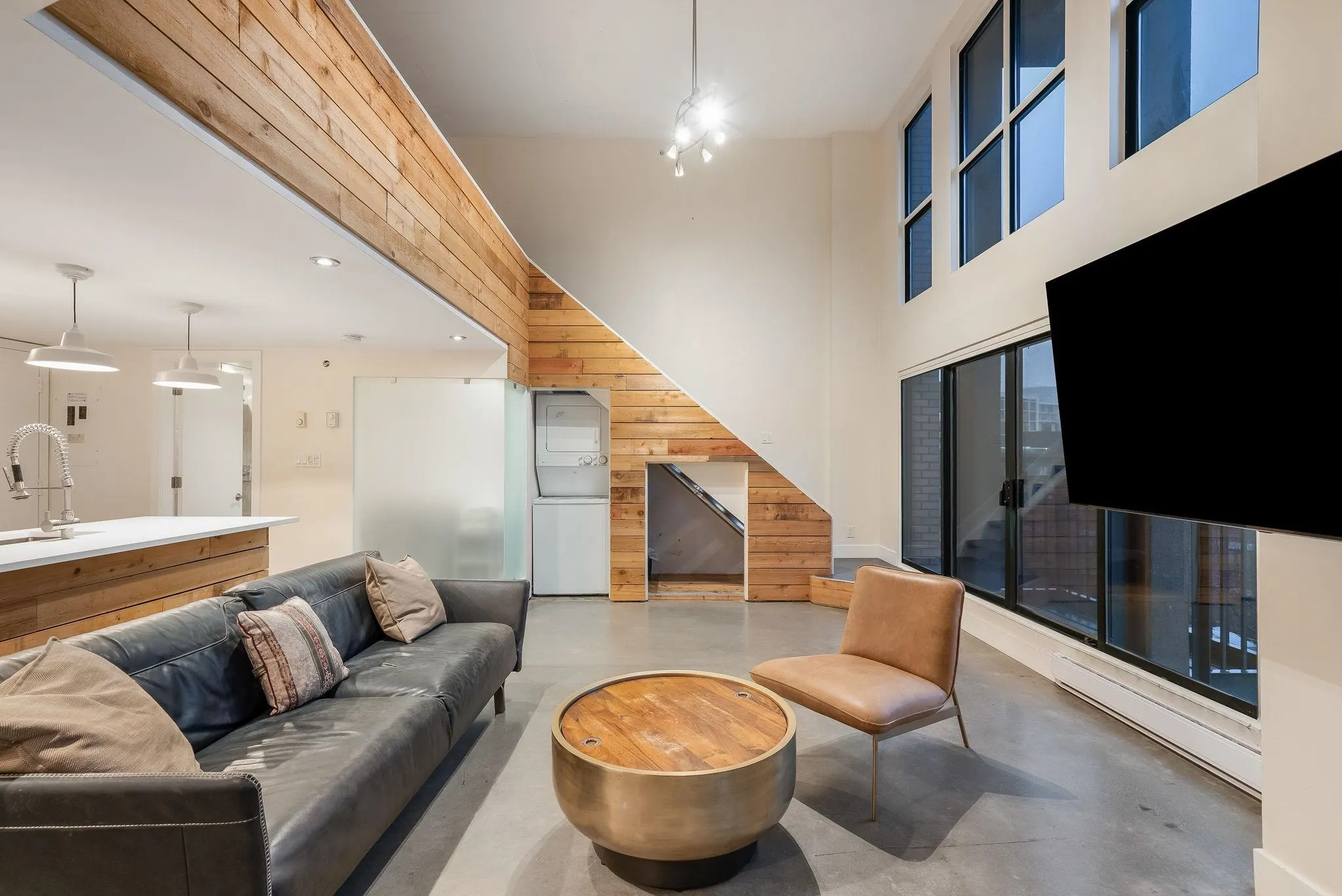 507 22 E Cordova Street