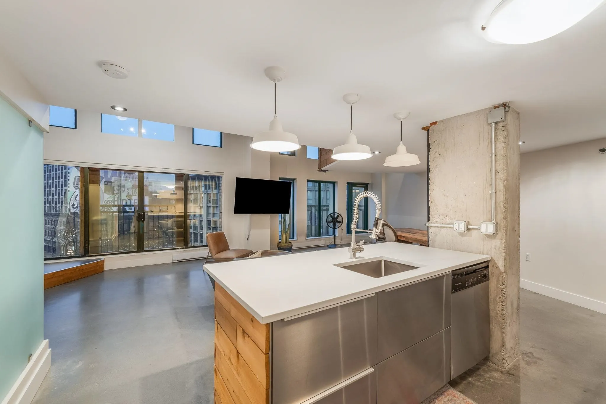 507 22 E Cordova Street