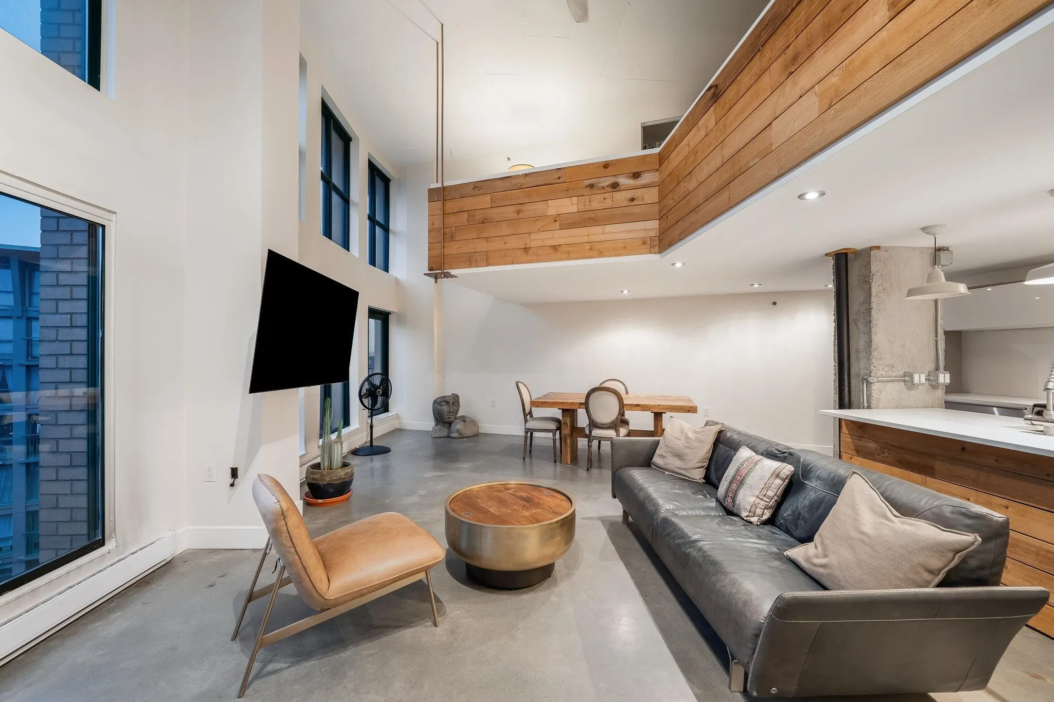 507 22 E Cordova Street