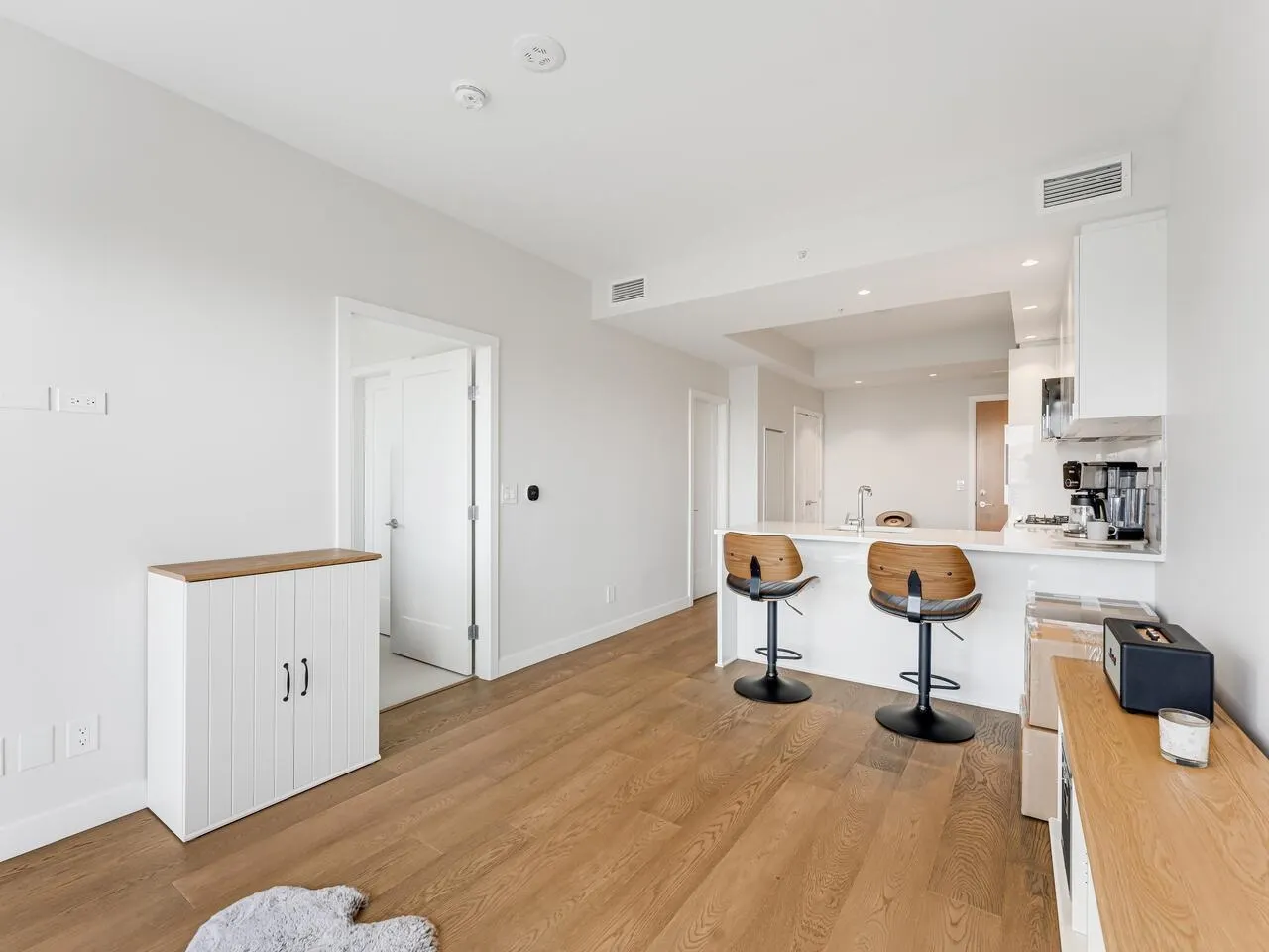 1704 5608 Berton Avenue