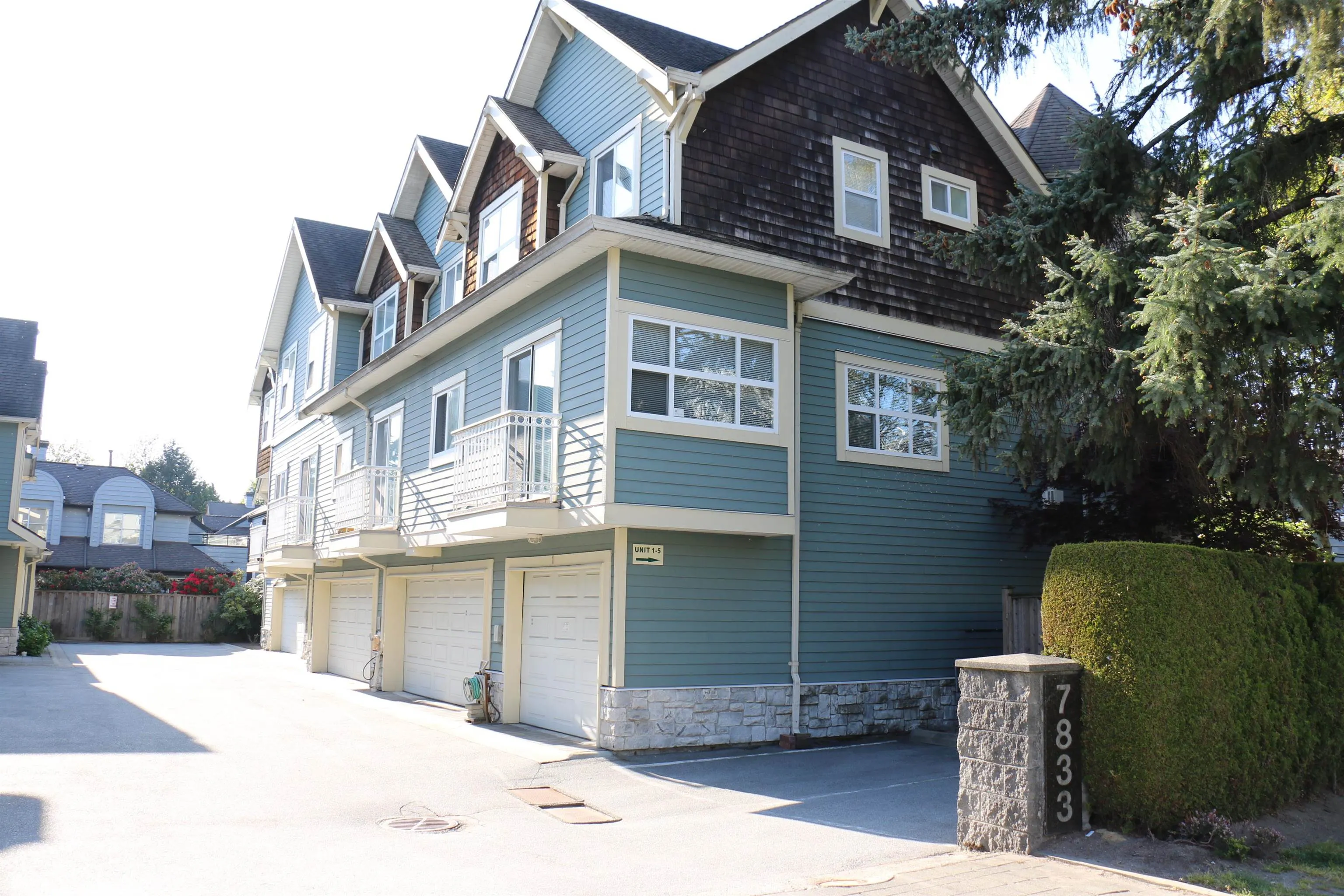 3 7833 St. Albans Road