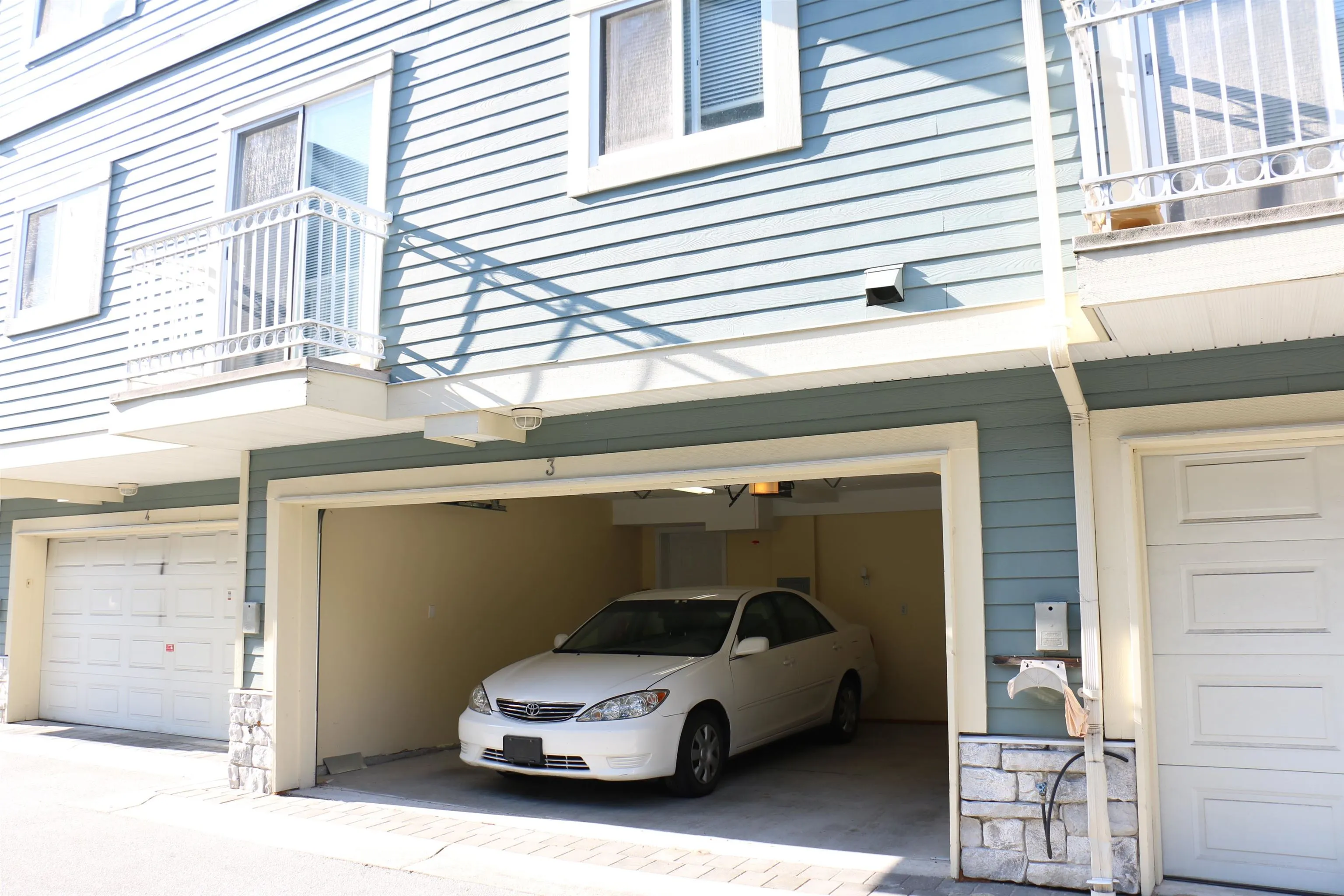 3 7833 St. Albans Road